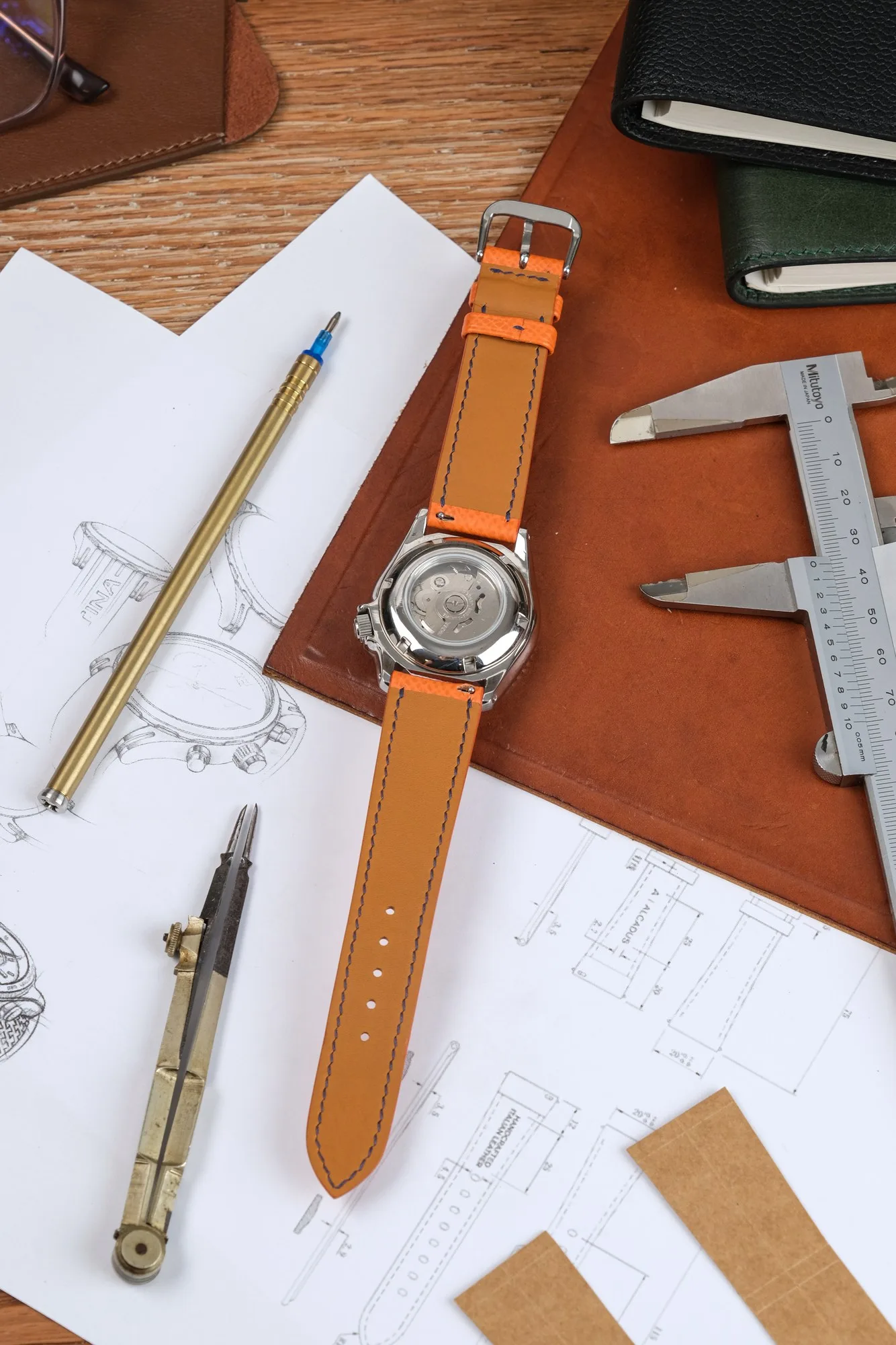 Ảnh Lifestyle Dây đồng hồ da bò Epsom màu cam cho Seiko - Koi Leather