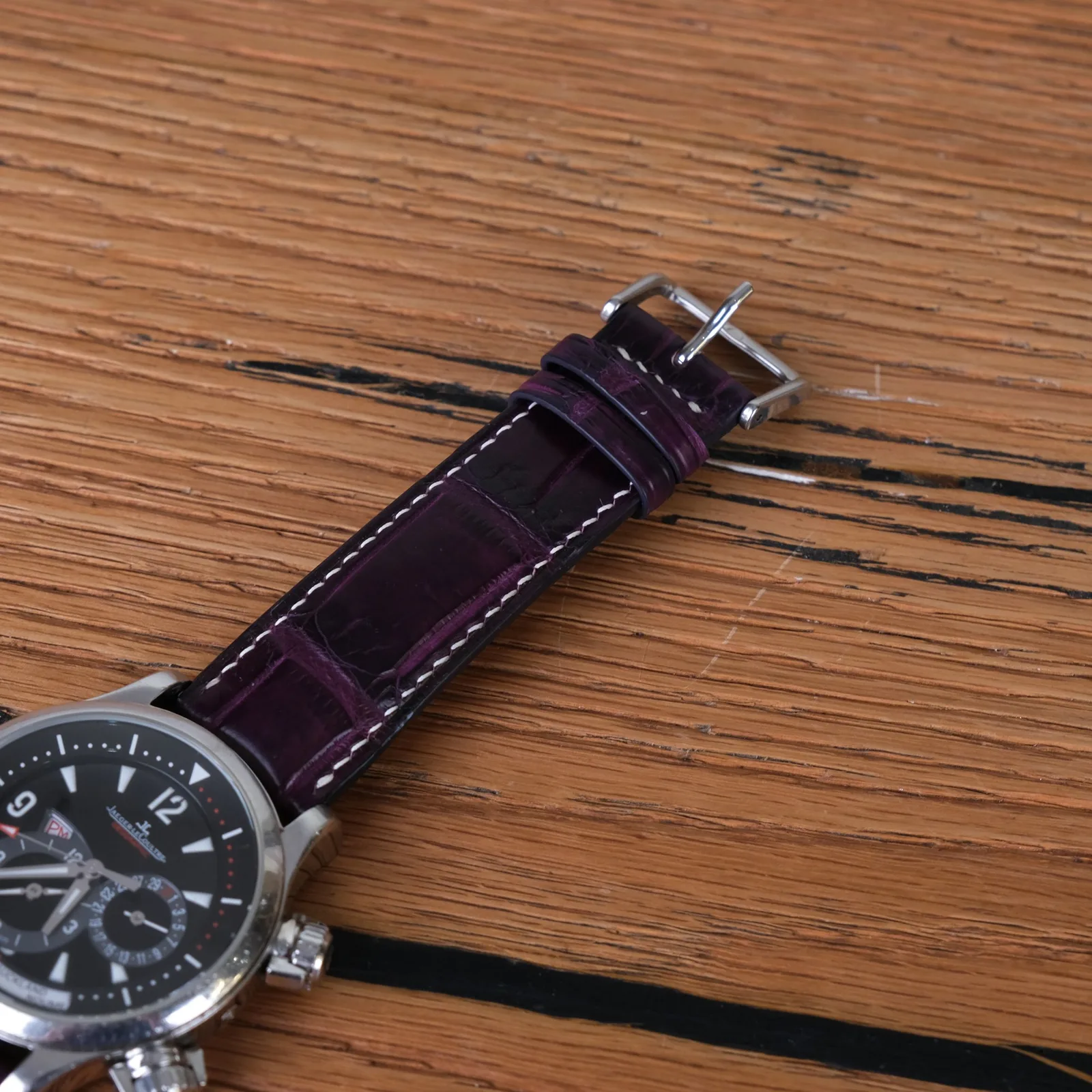 Ảnh Lifestyle Dây đồng hồ da cá sấu màu tím cho Jaeger-LeCoultre - Koi Leather