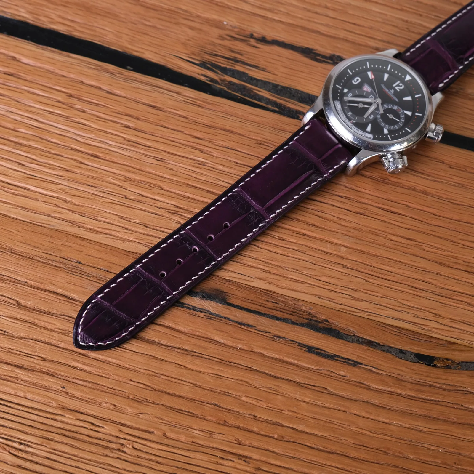 Ảnh Lifestyle Dây đồng hồ da cá sấu màu tím cho Jaeger-LeCoultre - Koi Leather