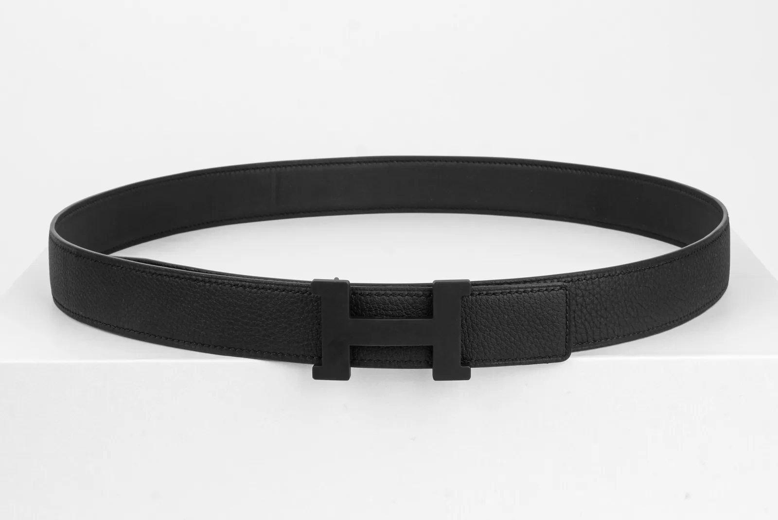 Ảnh Studio Thắt lưng da Togo màu đen mặt khoá chữ H đen nhám - Koi Leather