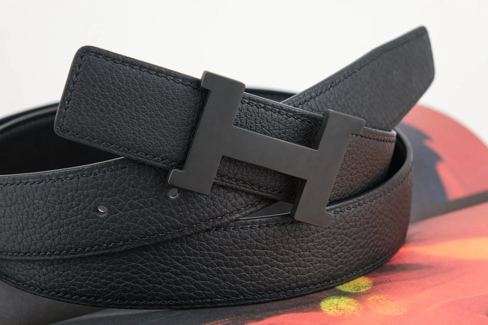 Ảnh Studio Thắt lưng da Togo màu đen mặt khoá chữ H đen nhám - Koi Leather