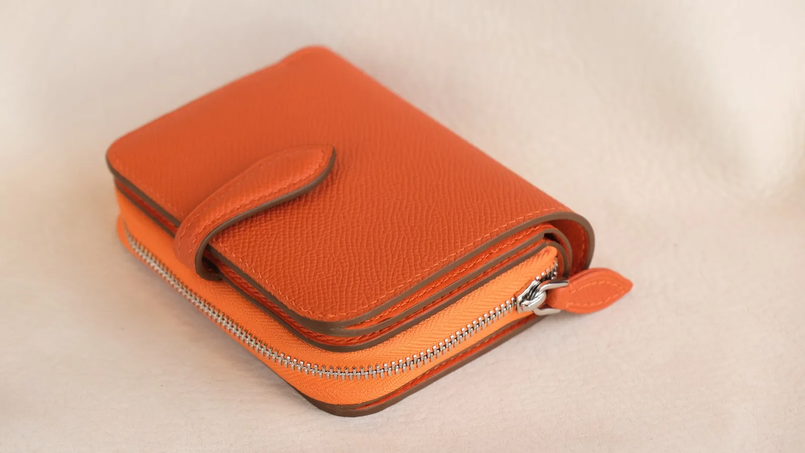 Ảnh Studio Ví gập da bò phối ngăn khoá zip nhiều màu - Koi Leather