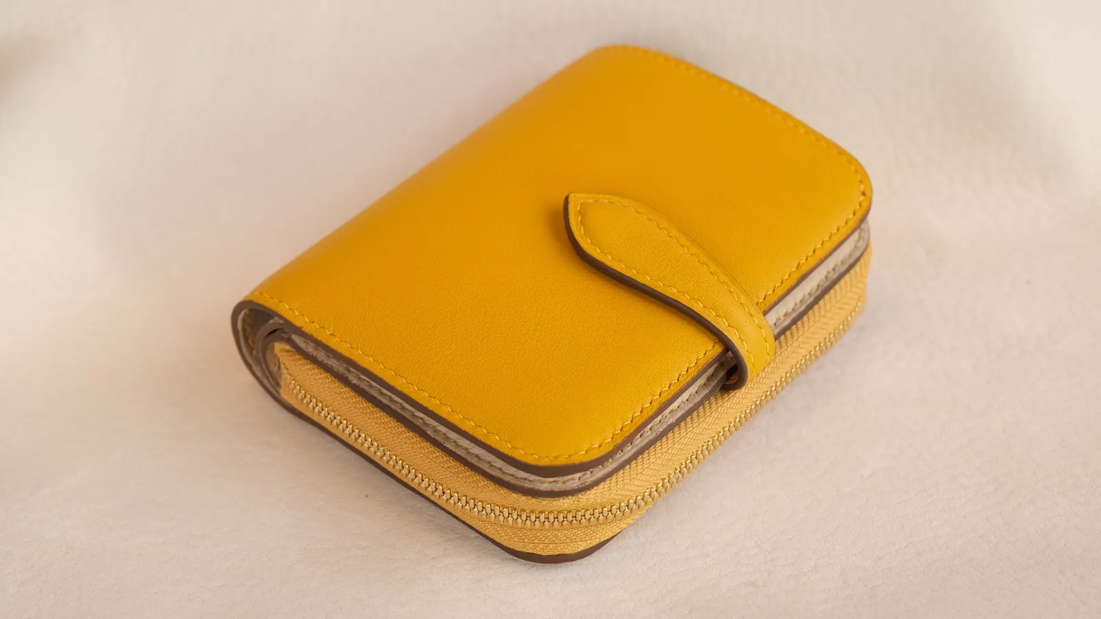 Ảnh Studio Ví gập da bò phối ngăn khoá zip nhiều màu - Koi Leather