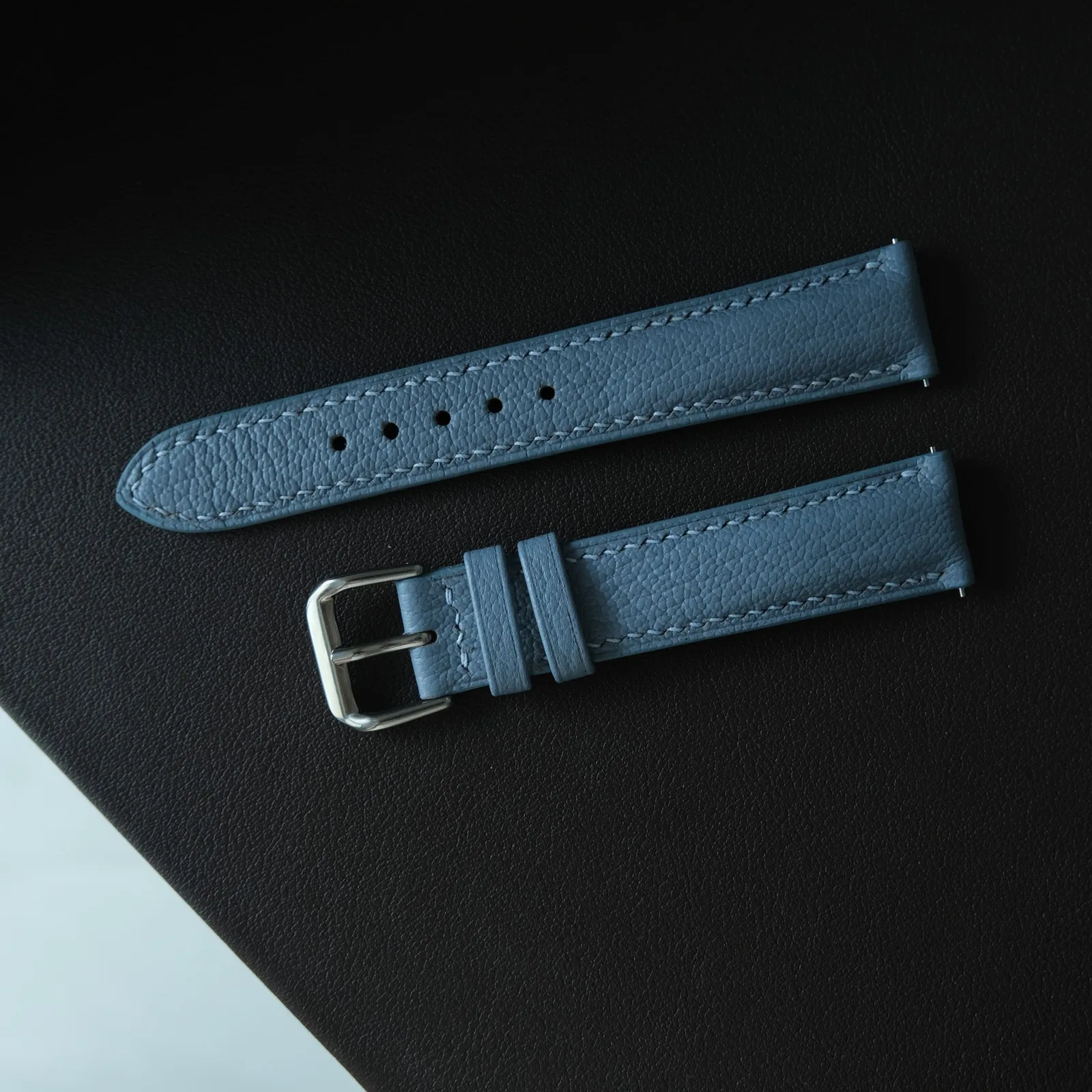 Ảnh Studio Dây đồng hồ da vân hạt màu xanh dương - Koi Leather
