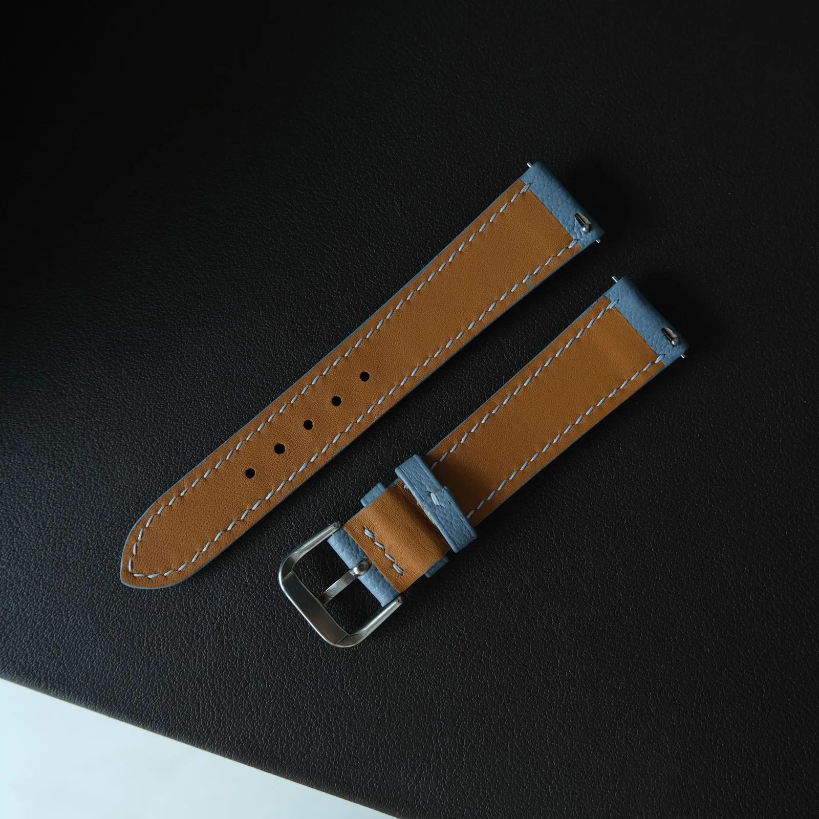 Ảnh Studio Dây đồng hồ da vân hạt màu xanh dương - Koi Leather
