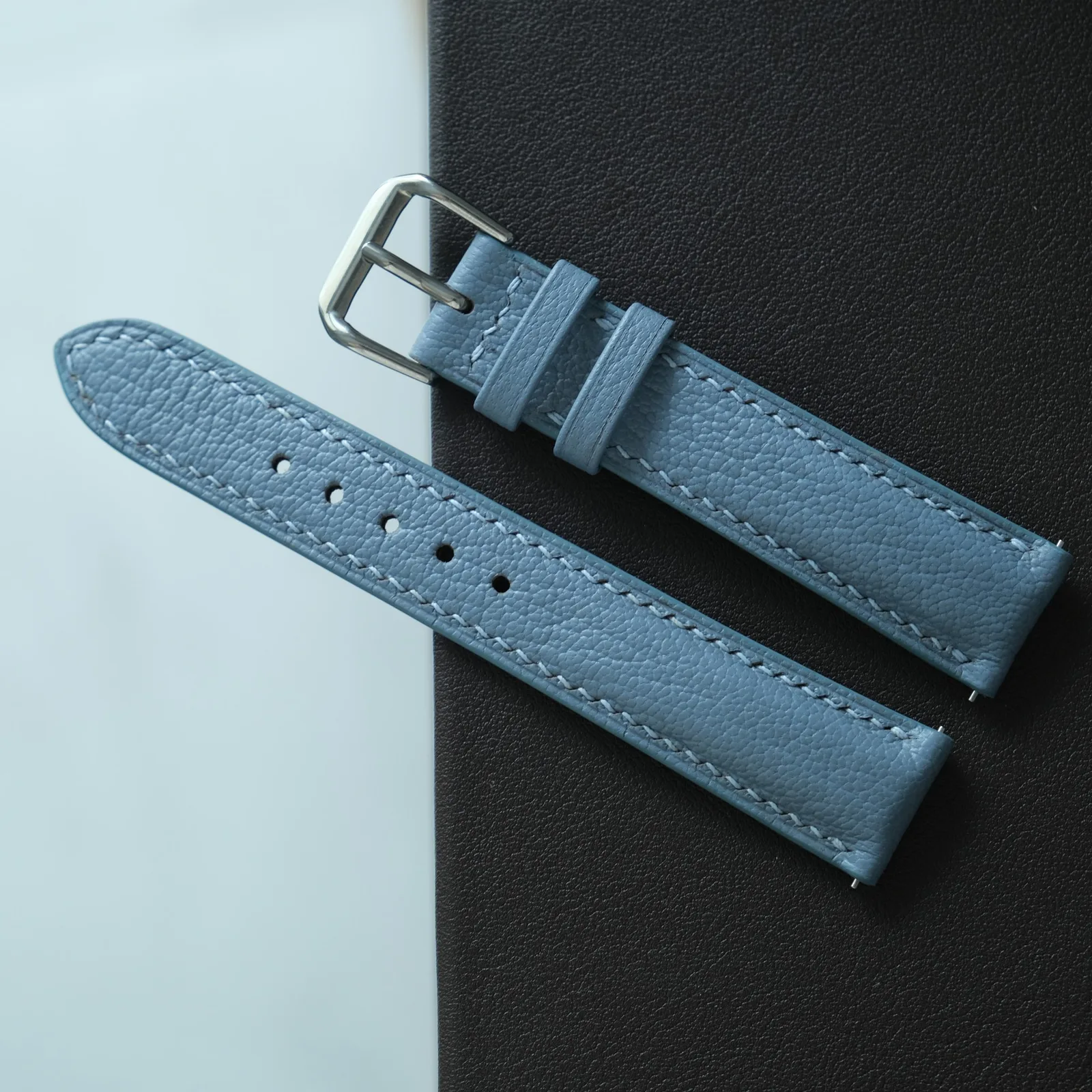 Ảnh Studio Dây đồng hồ da vân hạt màu xanh dương - Koi Leather