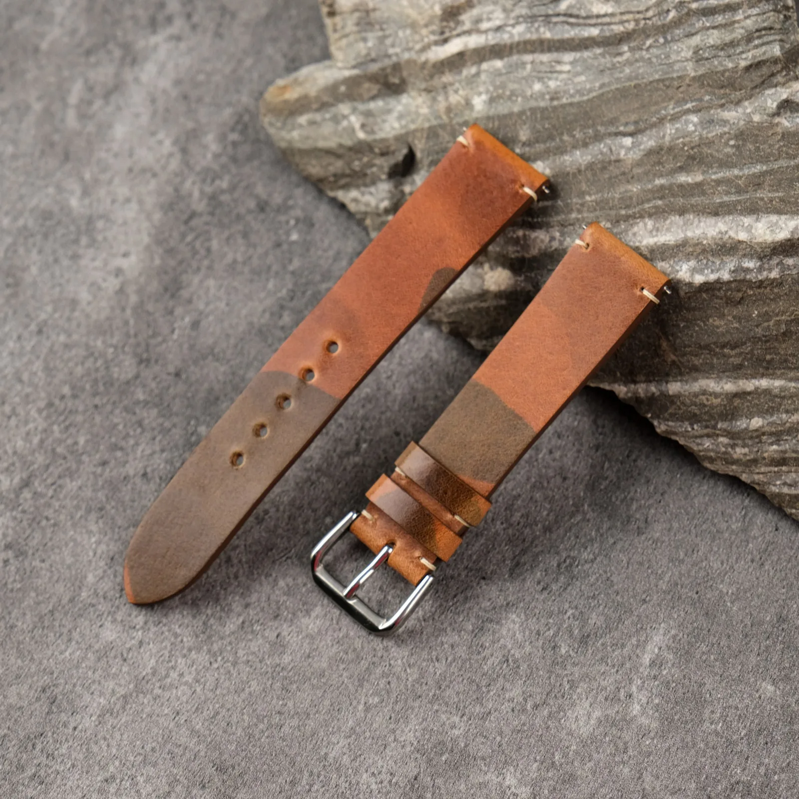 Ảnh Studio Dây đồng hồ da bò họa tiết Camo nâu sáng - Koi Leather