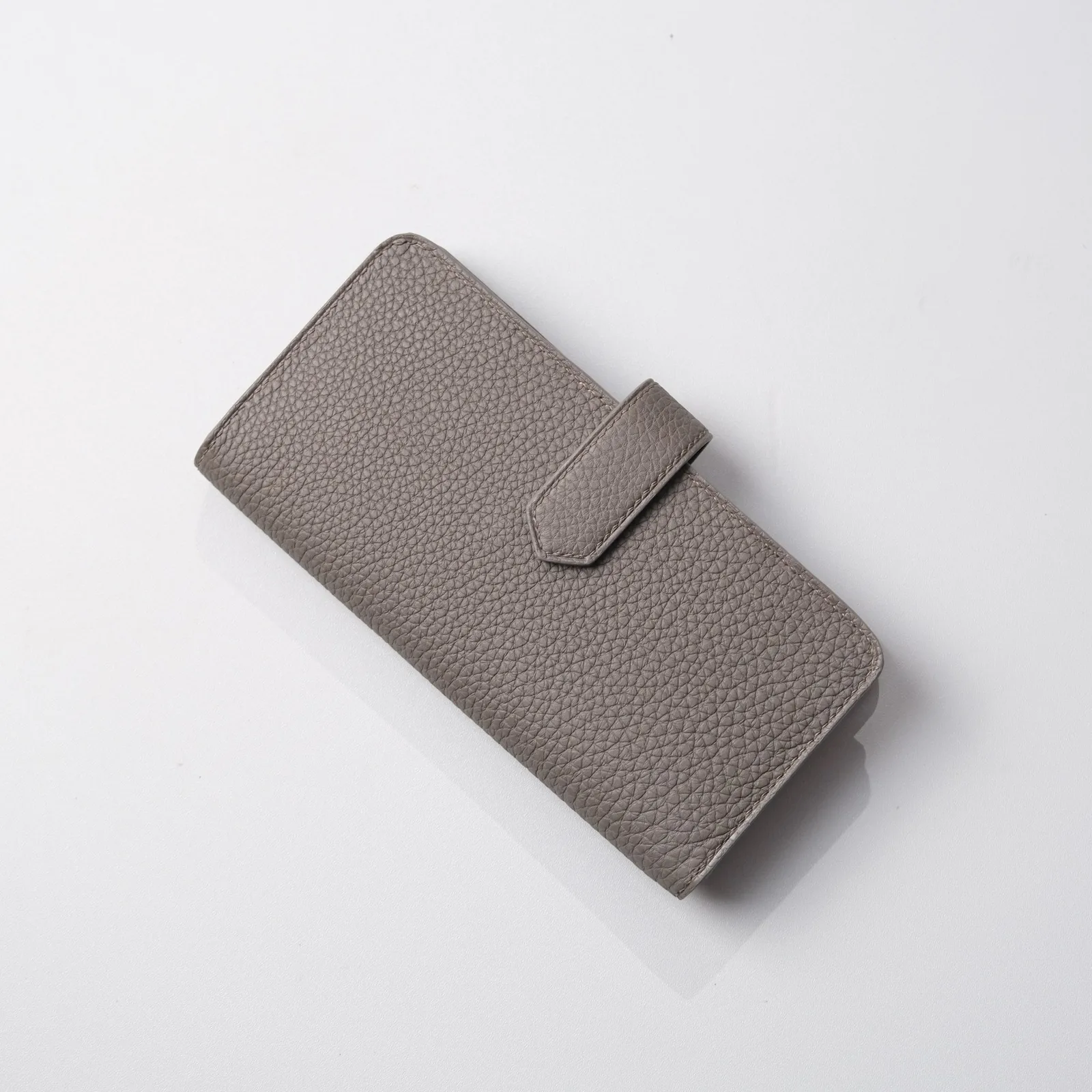 Ảnh Studio Bao da điện thoại nắp gập da Togo màu xám Etain - Koi Leather