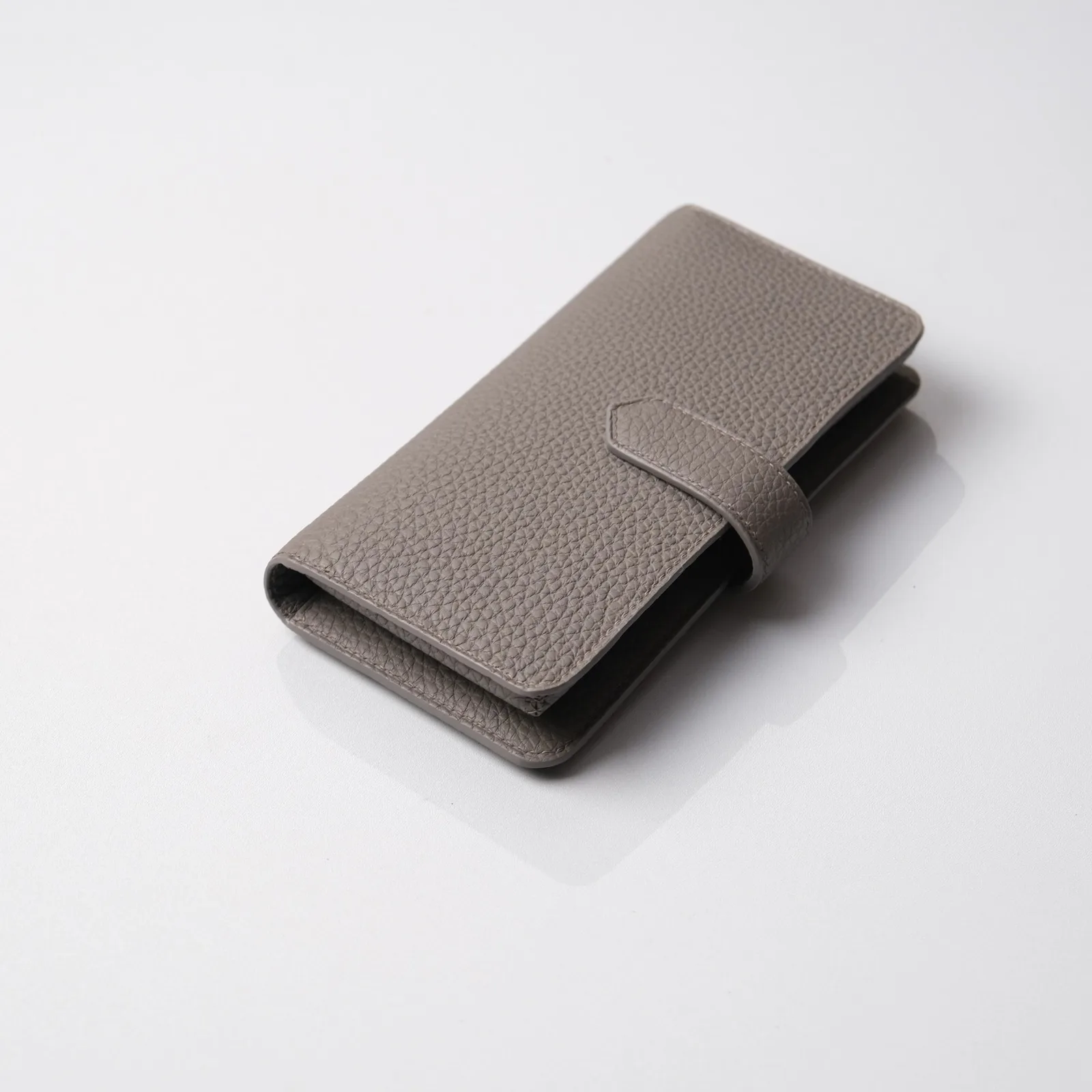 Ảnh Studio Bao da điện thoại nắp gập da Togo màu xám Etain - Koi Leather
