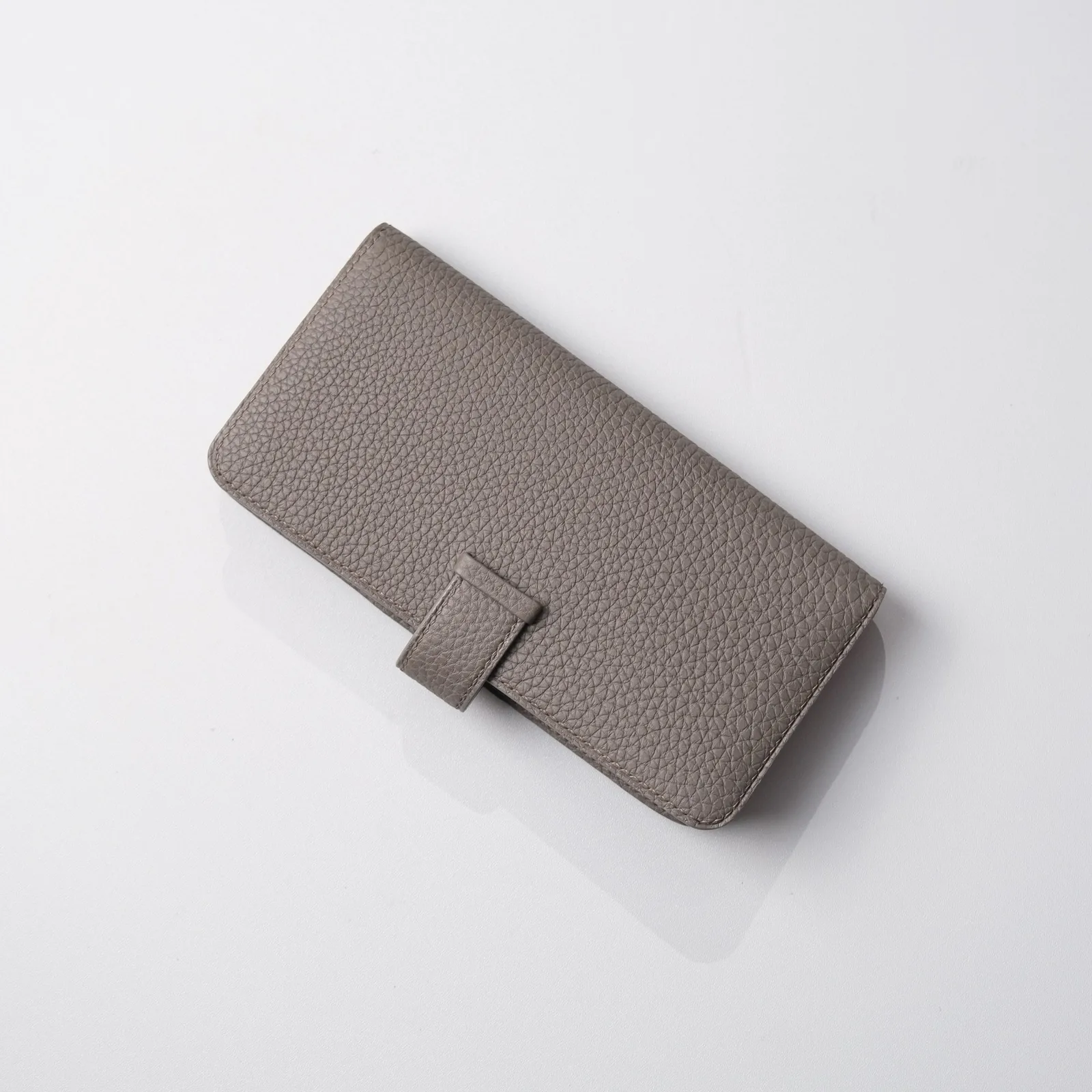 Ảnh Studio Bao da điện thoại nắp gập da Togo màu xám Etain - Koi Leather