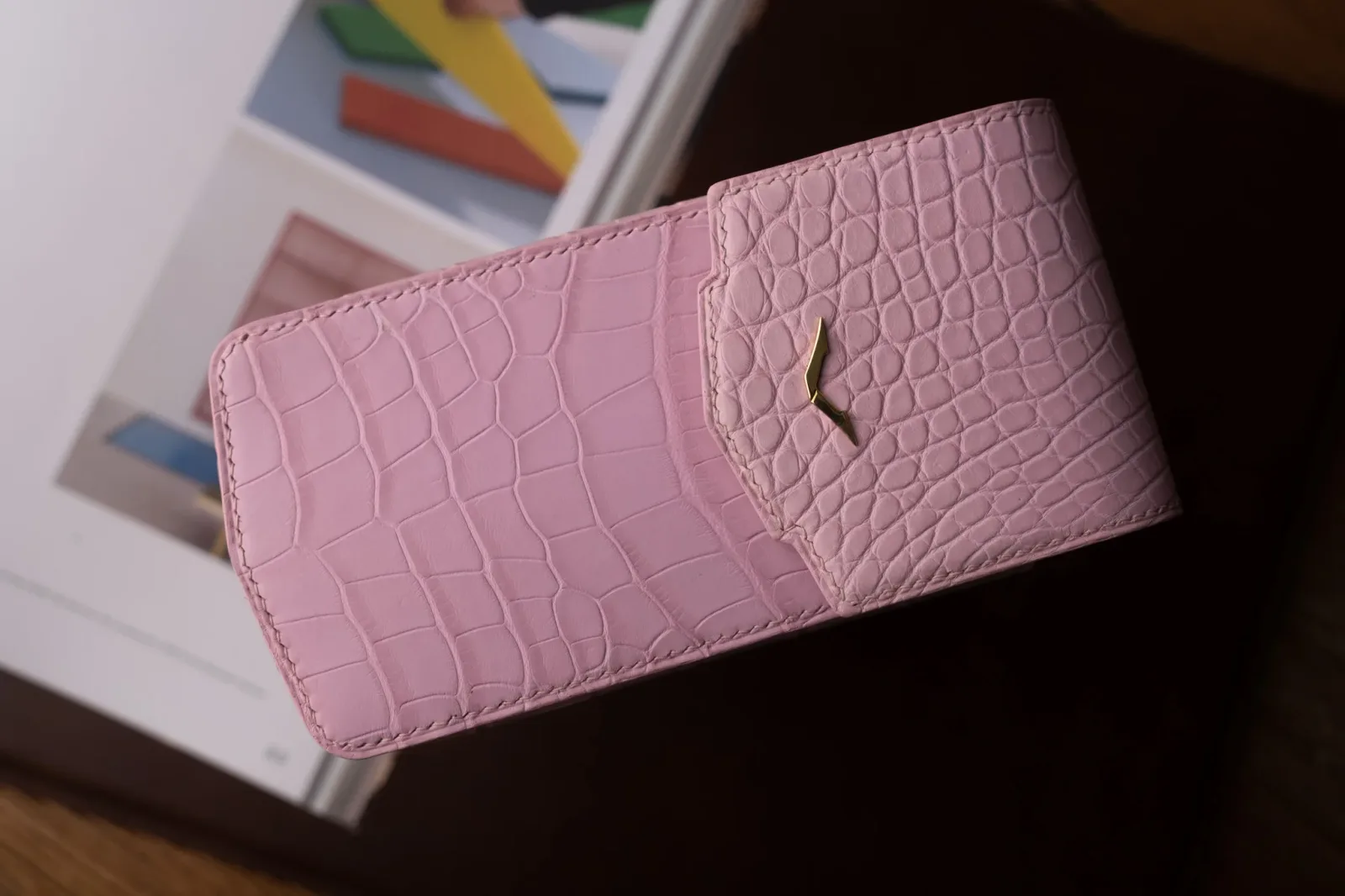 Ảnh Studio Bao da điện thoại Vertu - Koi Leather