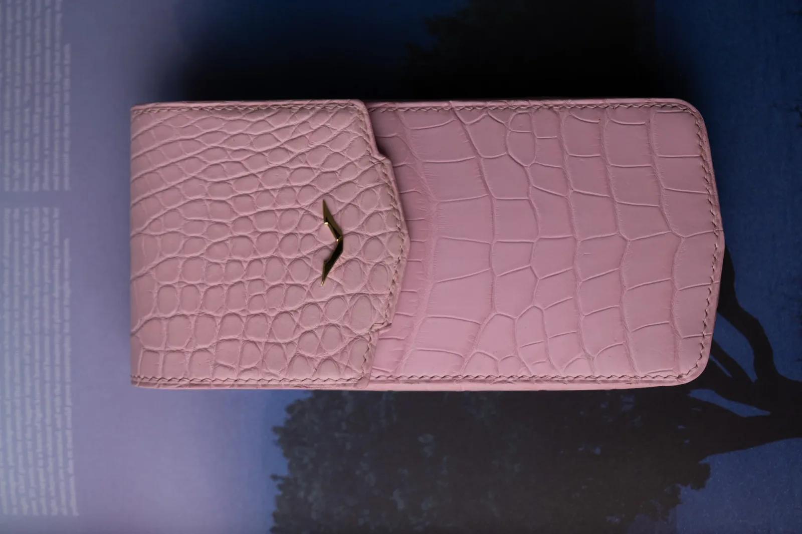Ảnh Studio Bao da điện thoại Vertu - Koi Leather