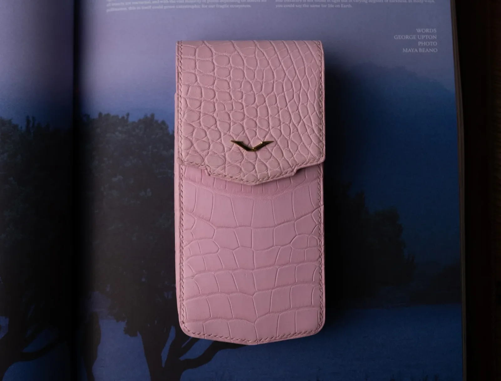 Ảnh Studio Bao da điện thoại Vertu - Koi Leather