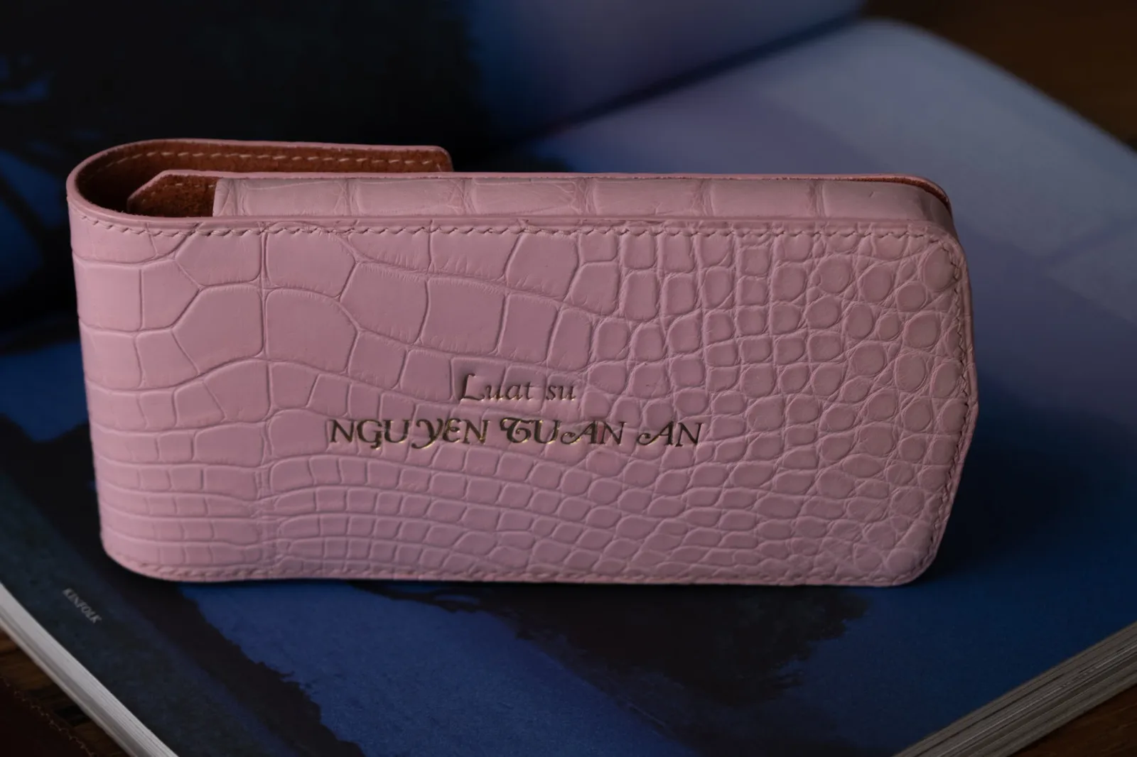 Ảnh Studio Bao da điện thoại Vertu - Koi Leather