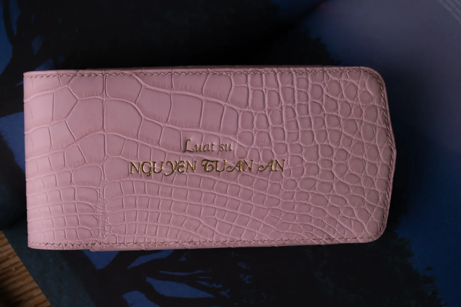 Ảnh Studio Bao da điện thoại Vertu - Koi Leather