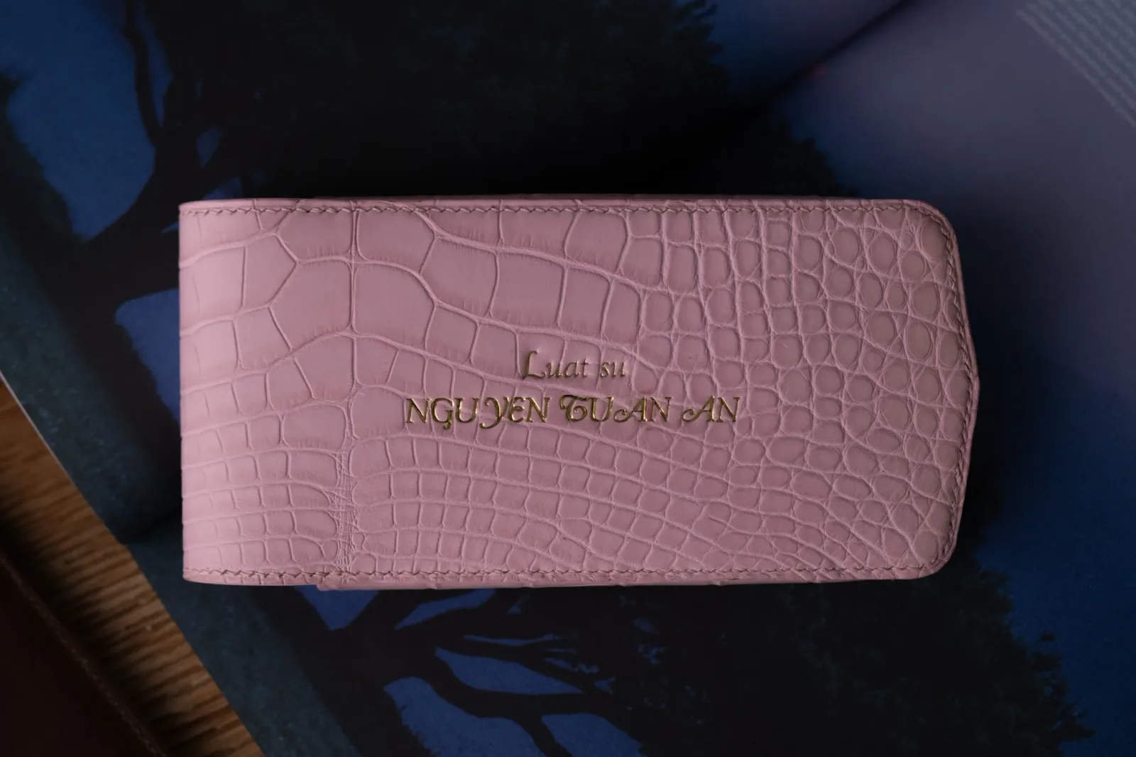 Ảnh Studio Bao da điện thoại Vertu - Koi Leather