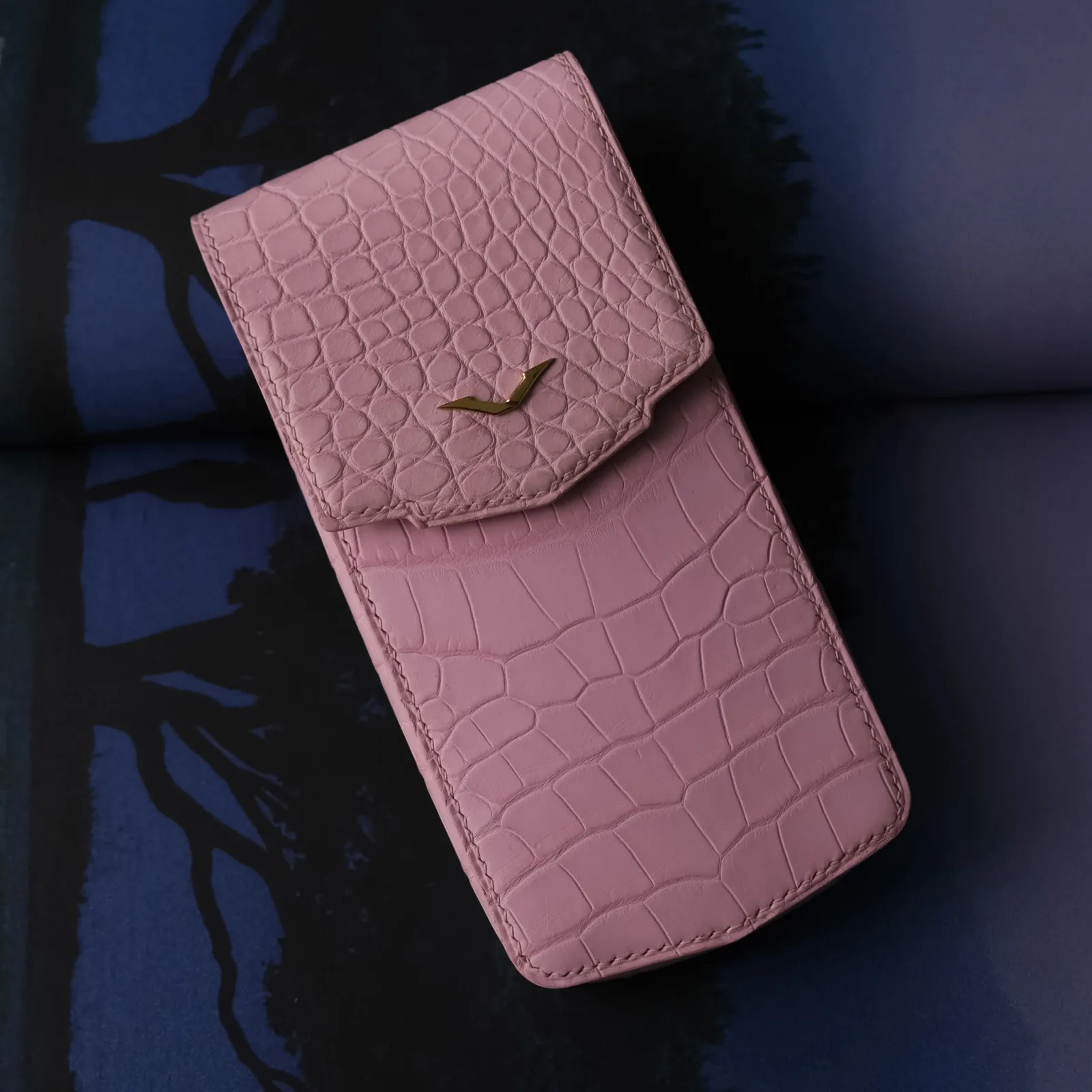 Ảnh Studio Bao da điện thoại Vertu - Koi Leather
