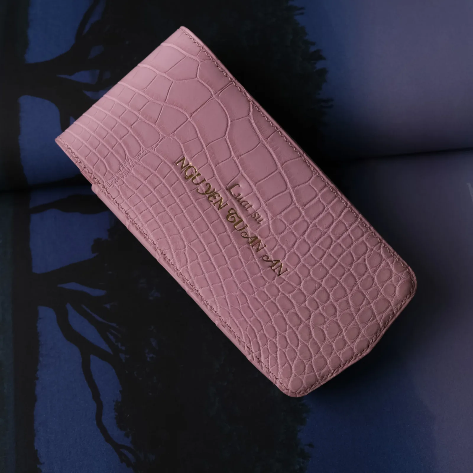 Ảnh Studio Bao da điện thoại Vertu - Koi Leather