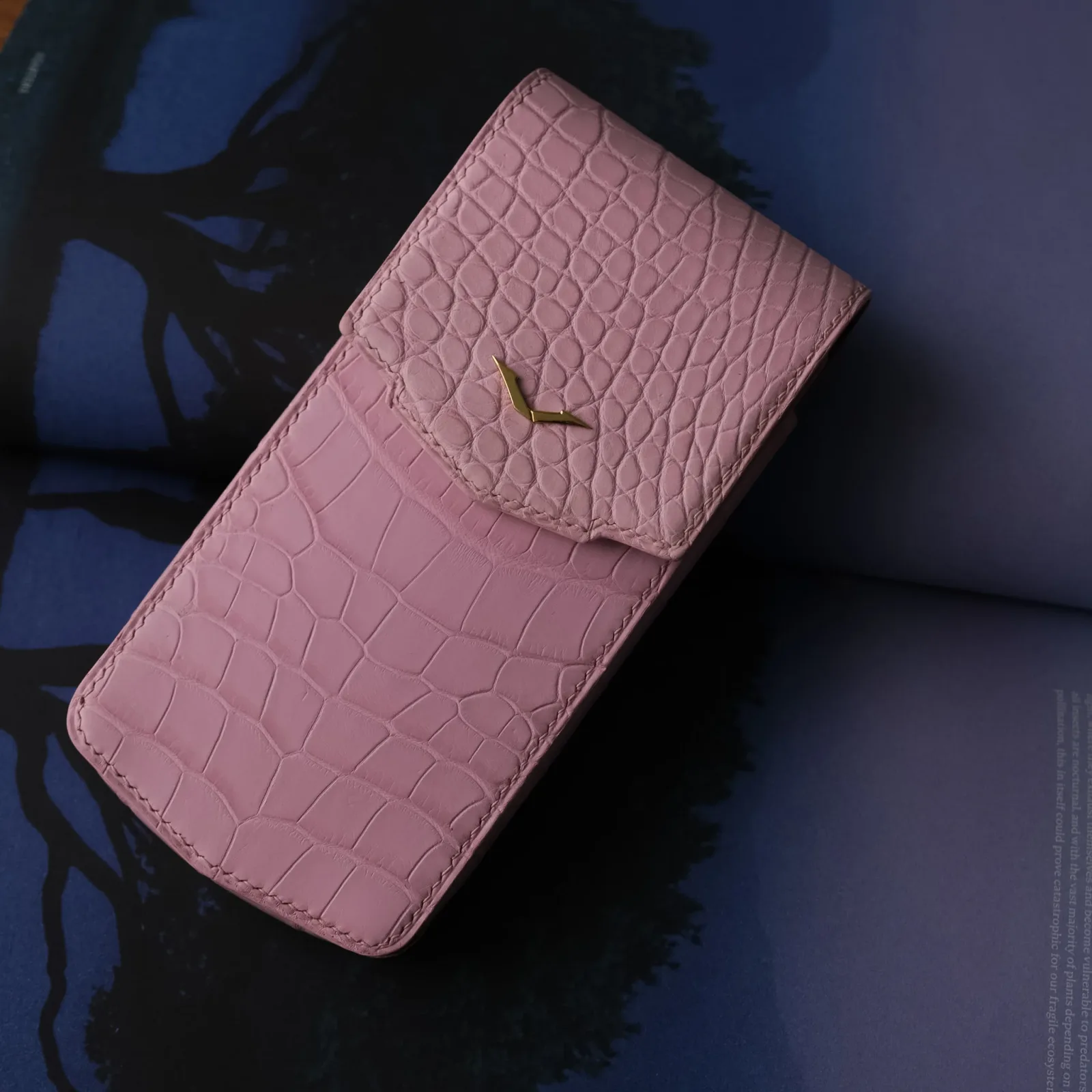 Ảnh Studio Bao da điện thoại Vertu - Koi Leather