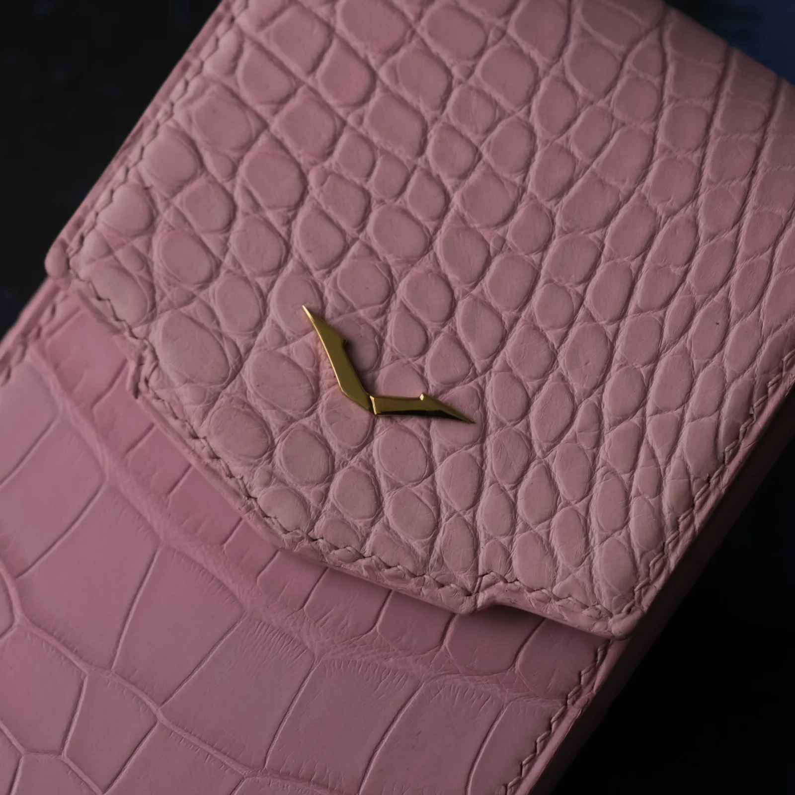 Ảnh Studio Bao da điện thoại Vertu - Koi Leather