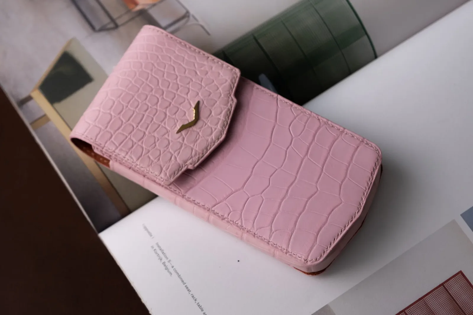 Ảnh Studio Bao da điện thoại Vertu - Koi Leather
