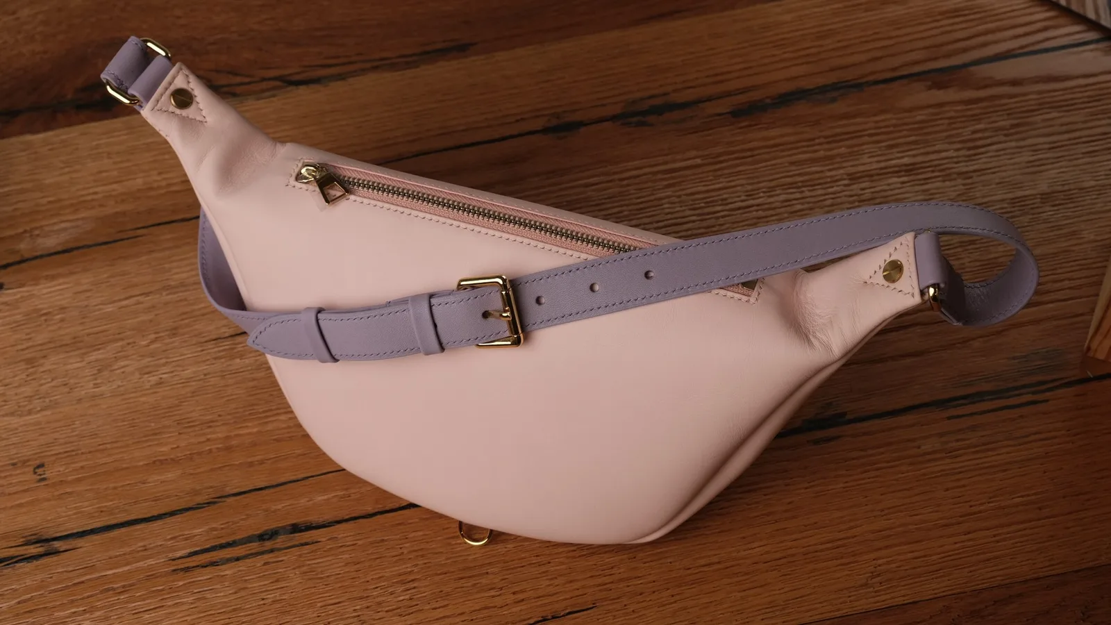 Ảnh Studio Túi bao tử da bò phối màu hồng tím - Koi Leather