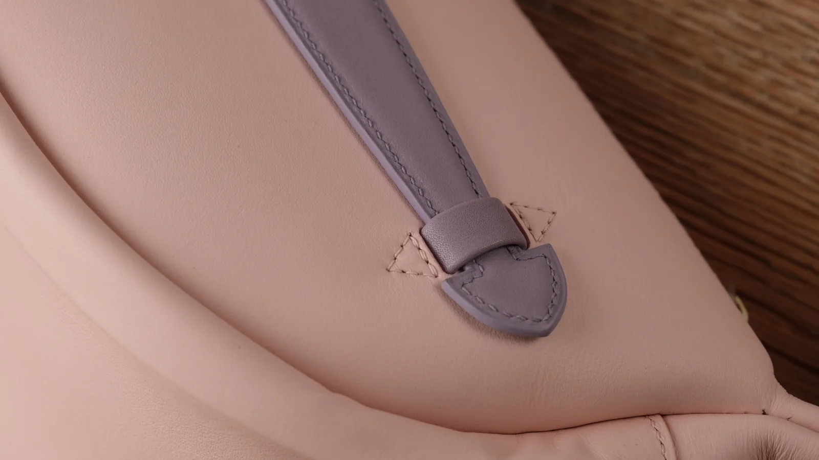 Ảnh Studio Túi bao tử da bò phối màu hồng tím - Koi Leather