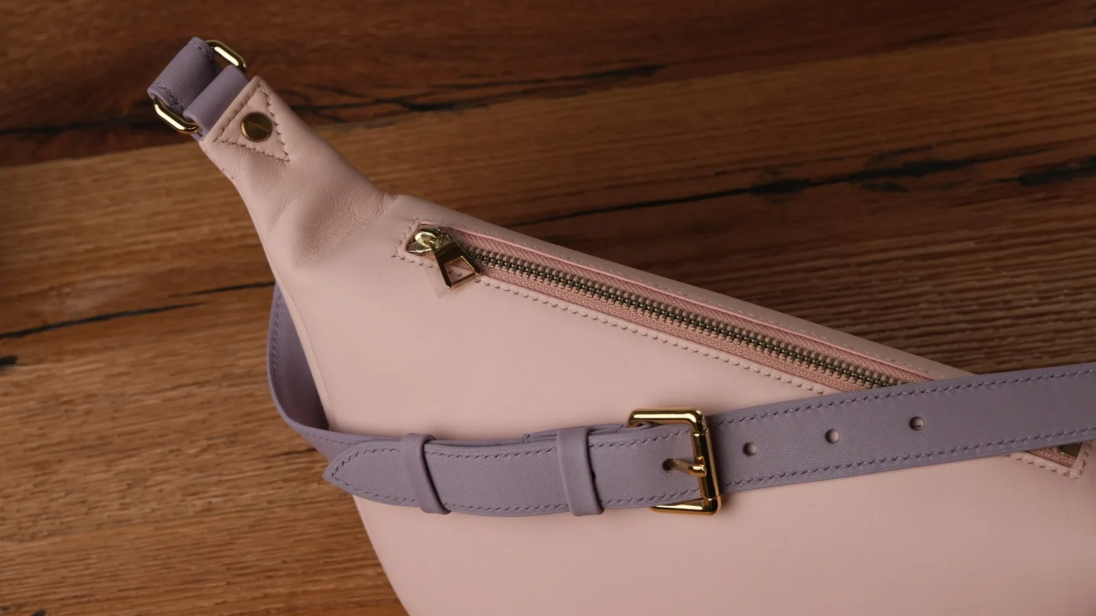 Ảnh Studio Túi bao tử da bò phối màu hồng tím - Koi Leather