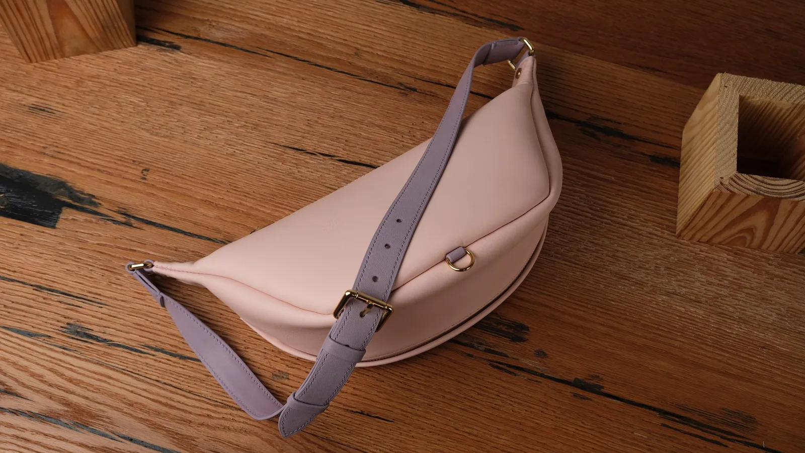 Ảnh Studio Túi bao tử da bò phối màu hồng tím - Koi Leather