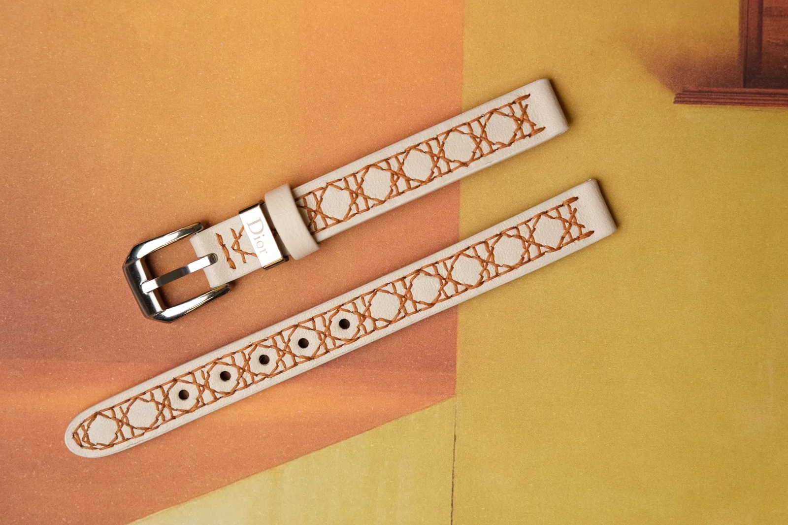 Ảnh Studio Dây đồng hồ cho Dior da bò màu kem may họa tiết quả trám - Koi Leather