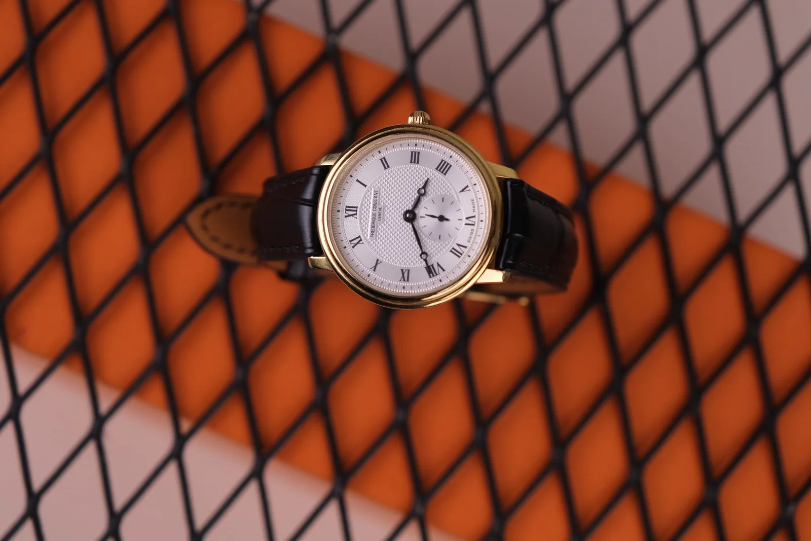 Ảnh Studio Dây đồng hồ da cá sấu cho Frederique Constant màu đen - Koi Leather