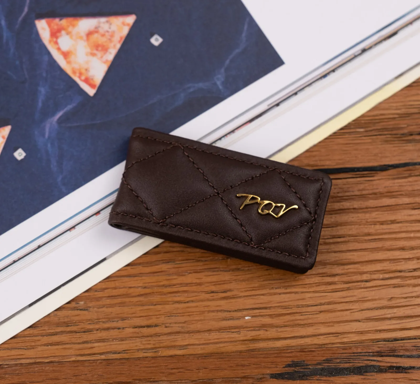 Ảnh Studio Money clip nâu may trám - KOI Leather