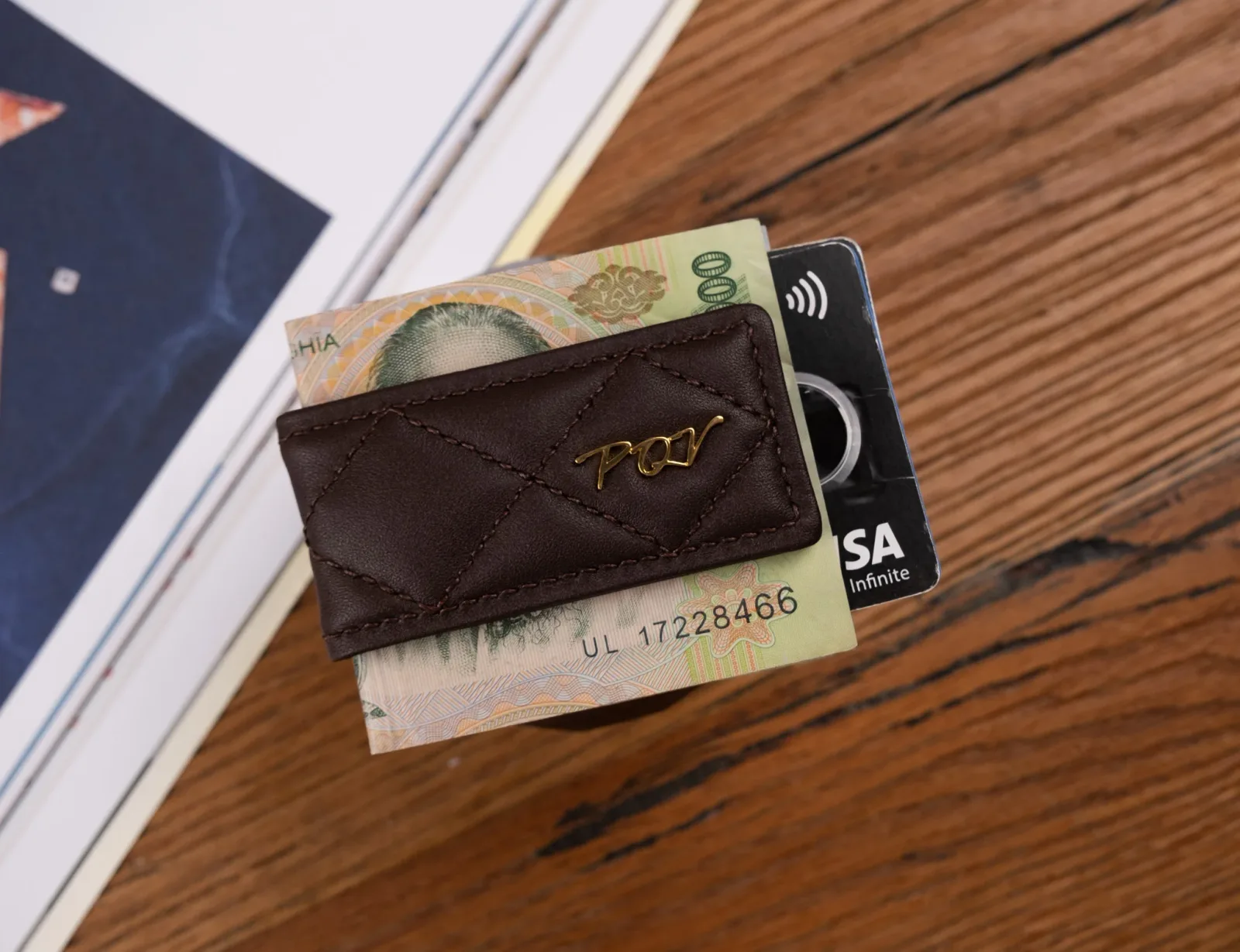 Ảnh Studio Money clip nâu may trám - KOI Leather