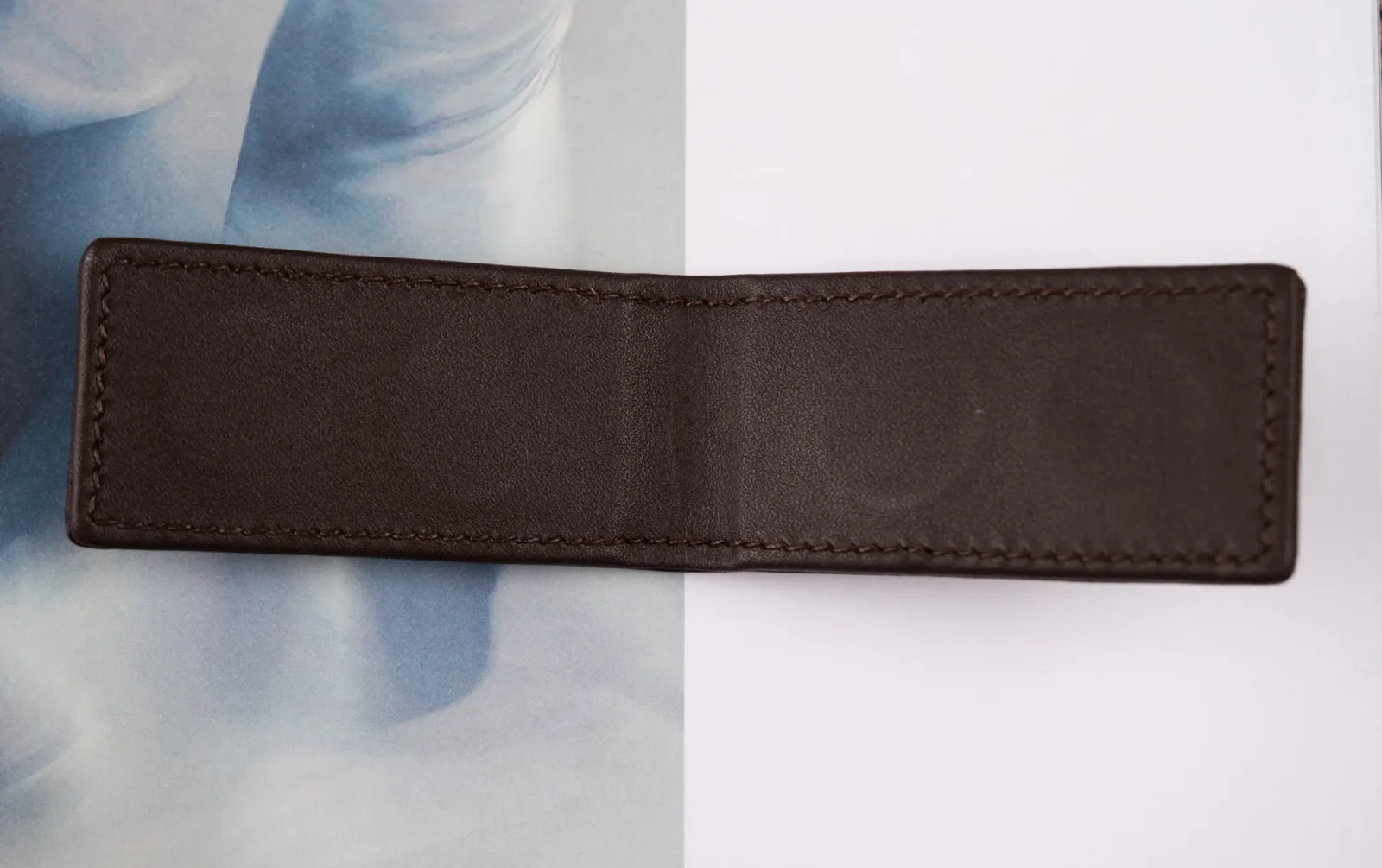 Ảnh Studio Money clip nâu may trám - KOI Leather