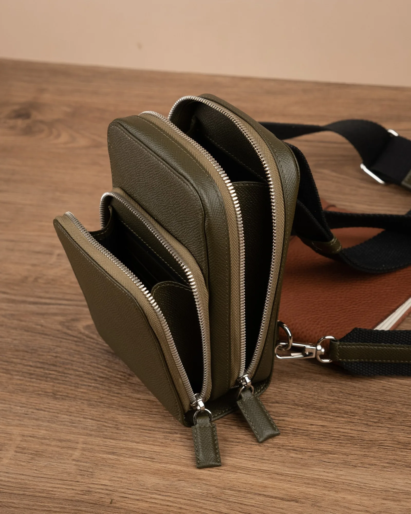 Ảnh Studio Túi đeo chéo da Epsom xanh rêu dáng đứng 2 ngăn - Koi Leather