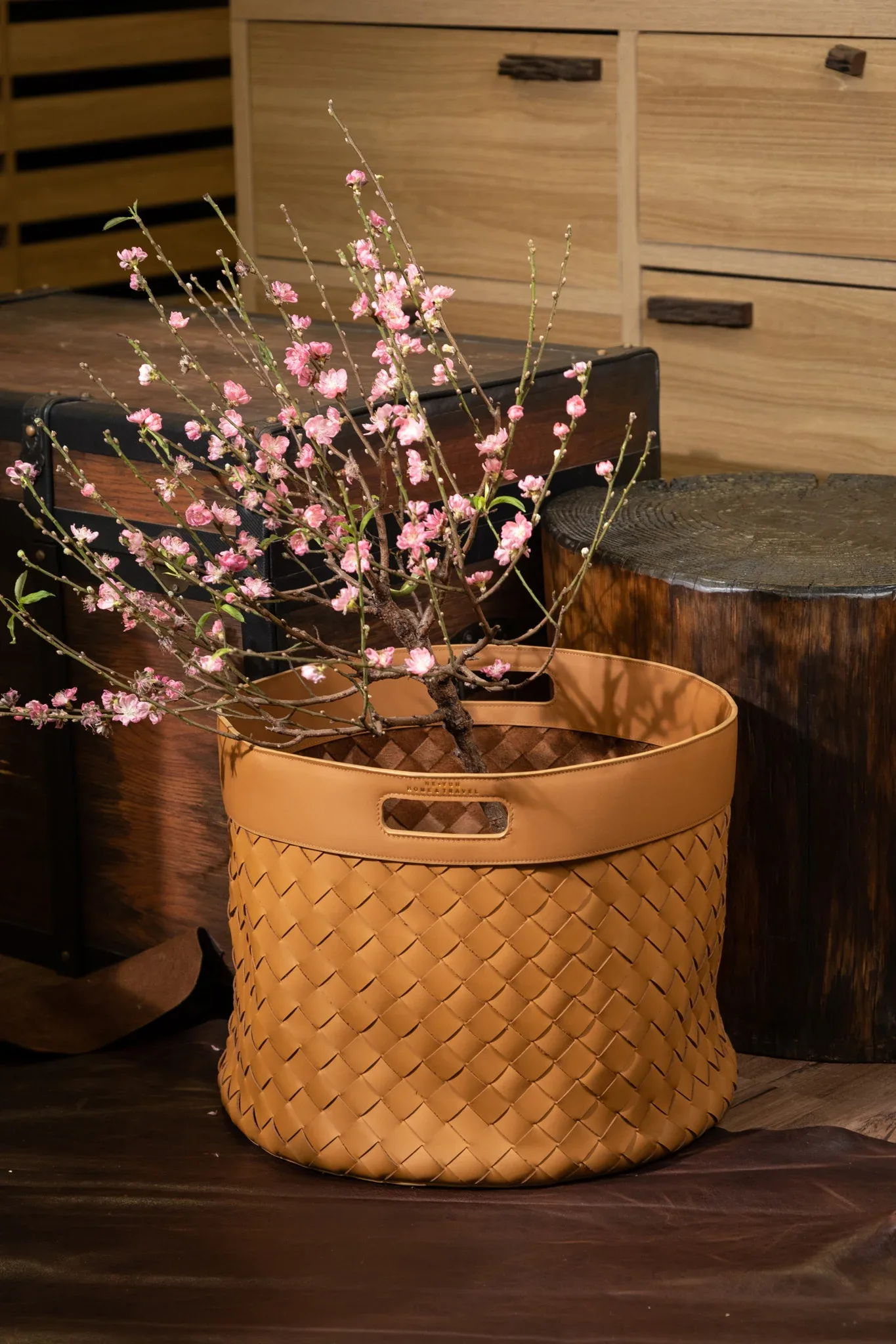 Ảnh Studio sọt đan - KOI Leather
