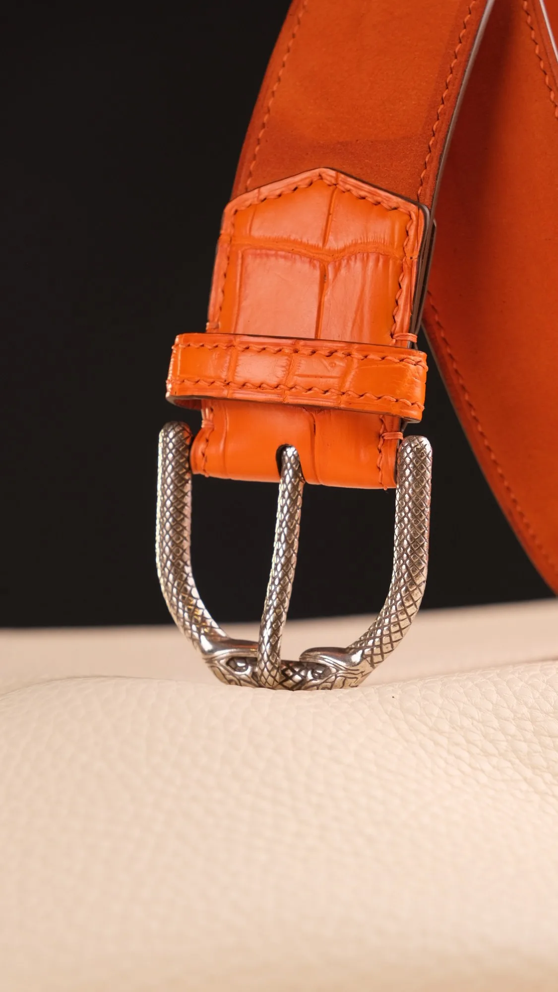 Ảnh Studio Dây lưng phối da cá sấu màu cam khoá rắn Ouroboros - Koi Leather