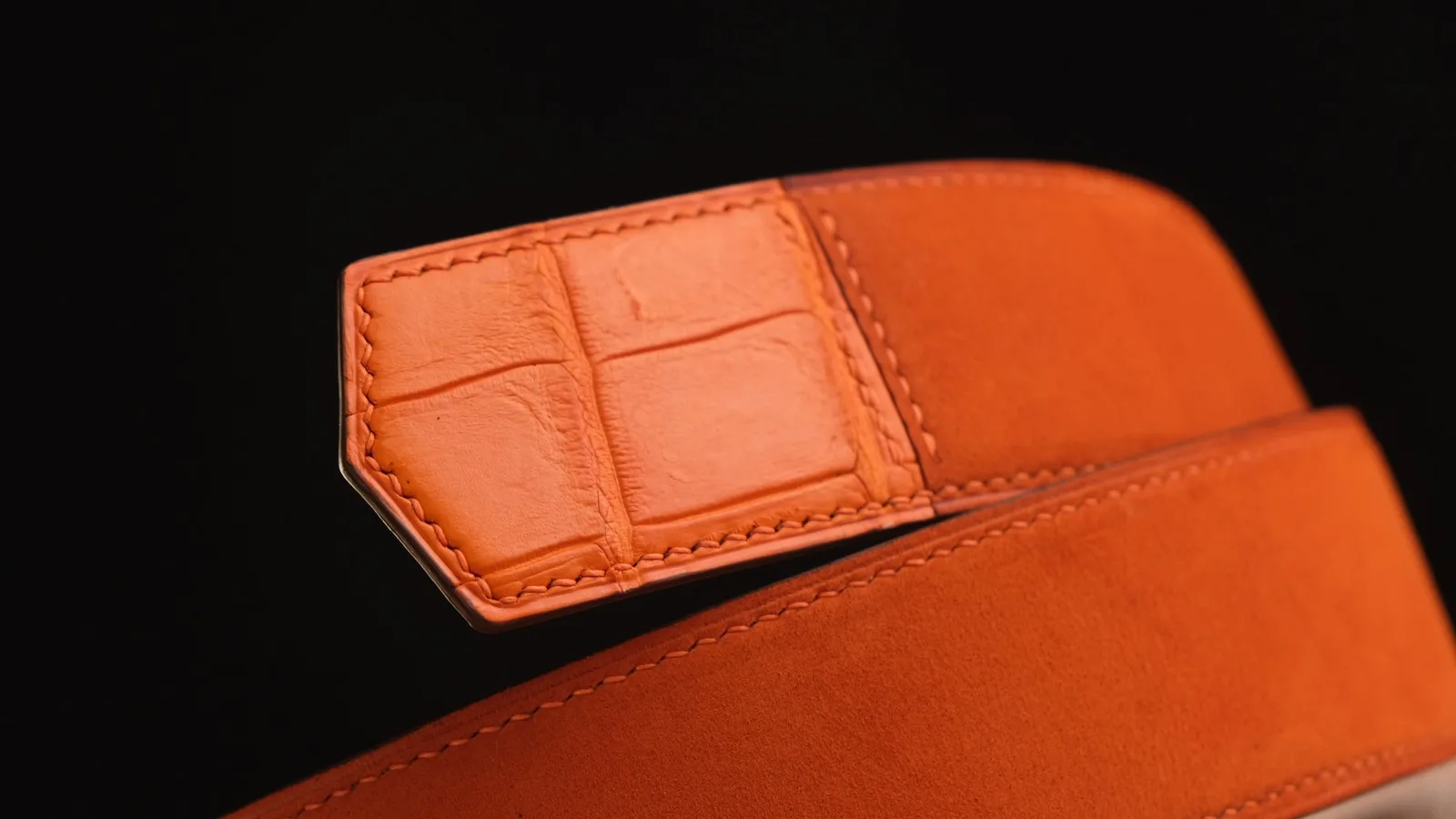 Ảnh Studio Dây lưng phối da cá sấu màu cam khoá rắn Ouroboros - Koi Leather
