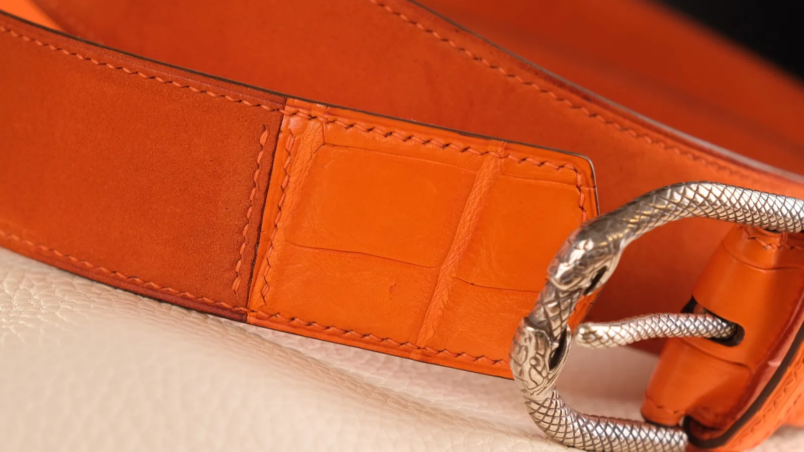 Ảnh Studio Dây lưng phối da cá sấu màu cam khoá rắn Ouroboros - Koi Leather