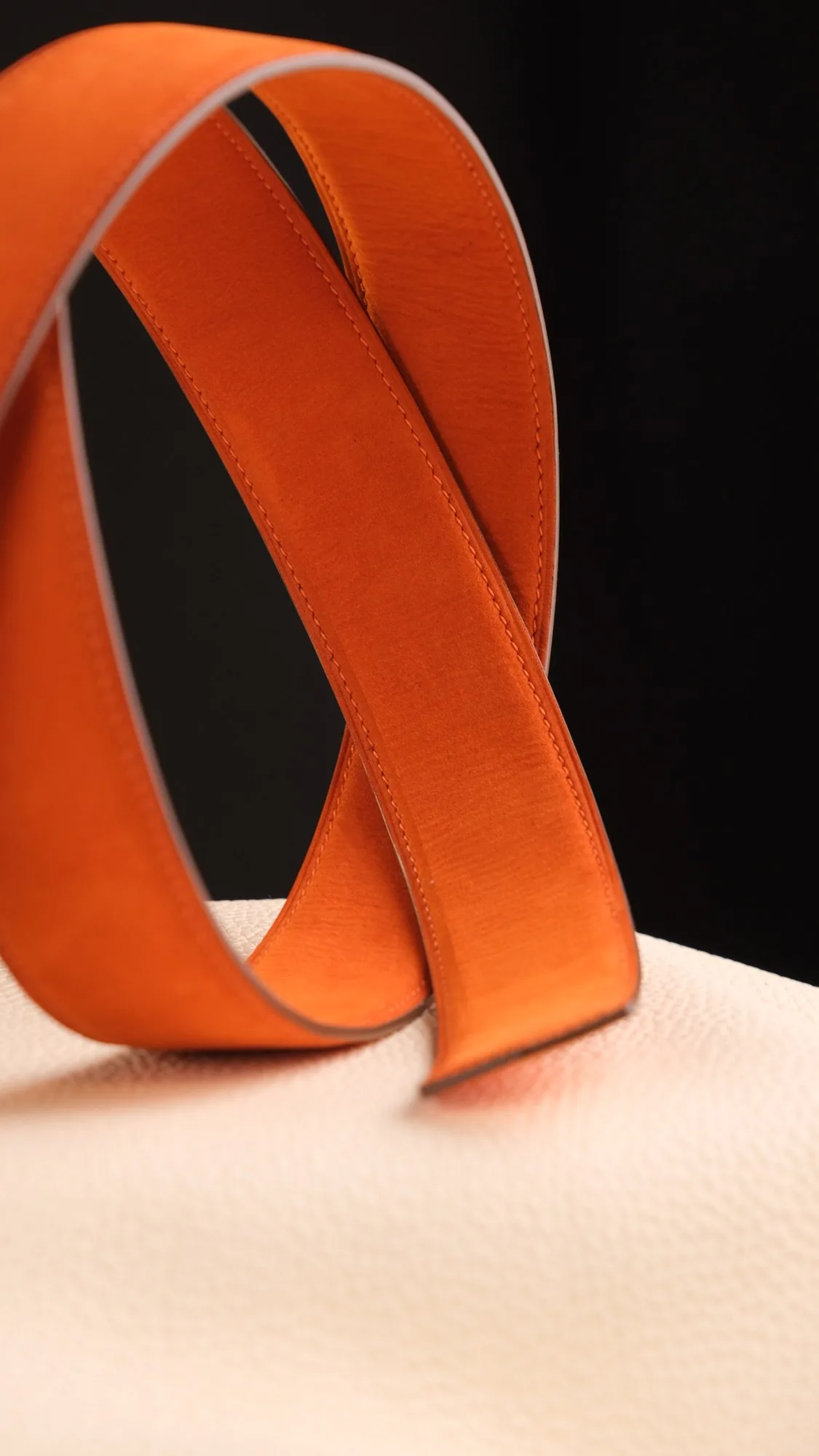 Ảnh Studio Dây lưng phối da cá sấu màu cam khoá rắn Ouroboros - Koi Leather