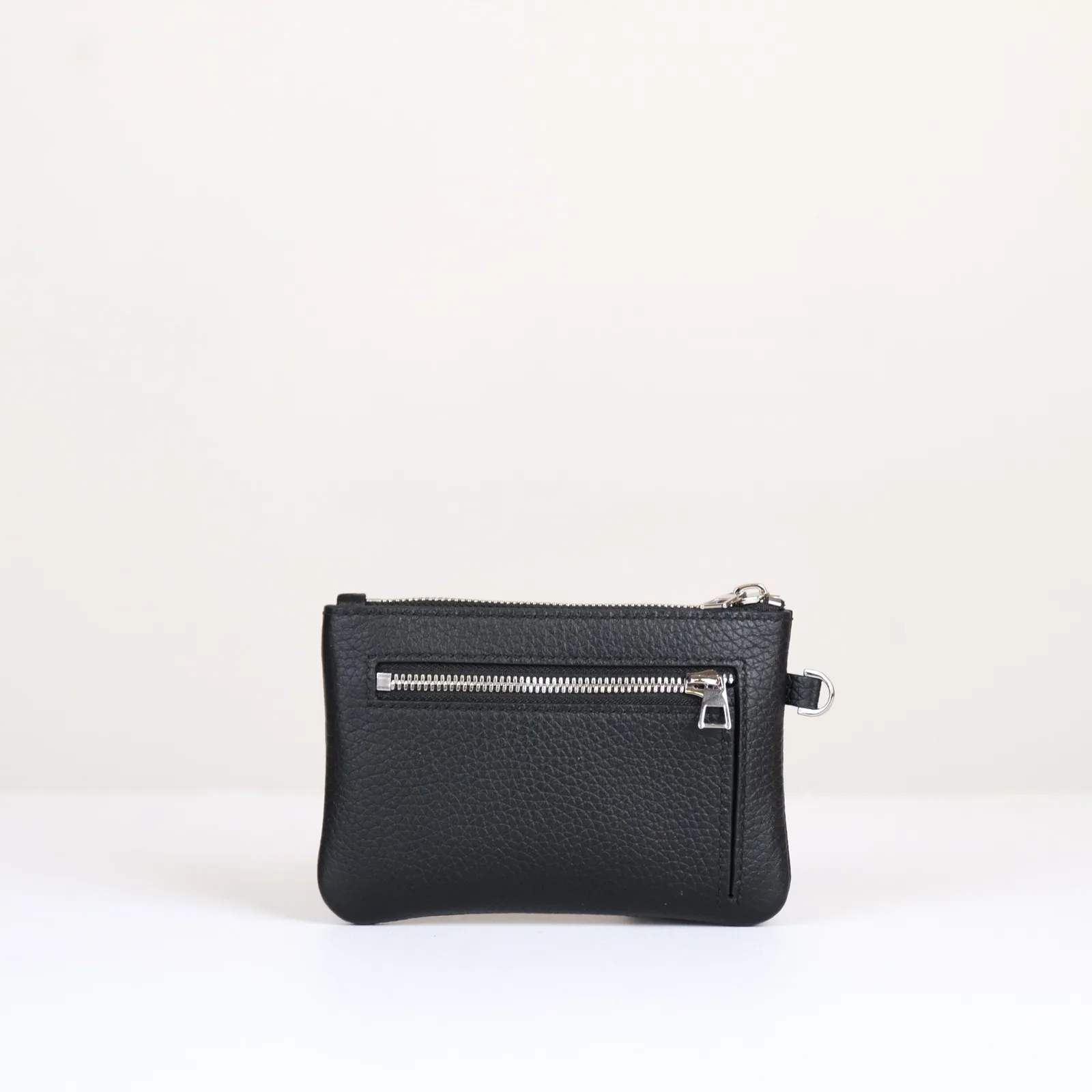 Ảnh Studio Ví zip da bò Togo màu đen có ngăn kéo phụ và khoen D - Koi Leather