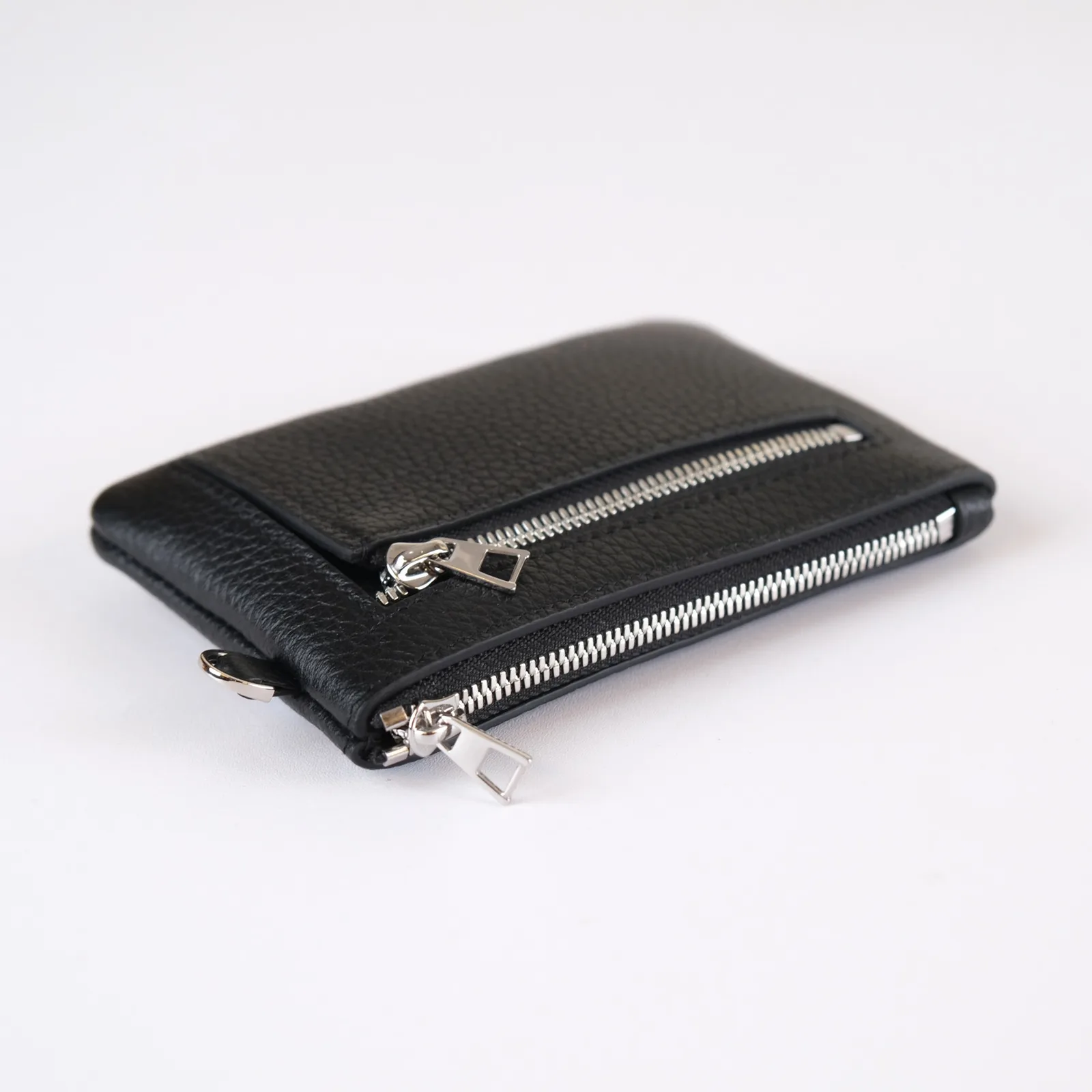 Ảnh Studio Ví zip da bò Togo màu đen có ngăn kéo phụ và khoen D - Koi Leather