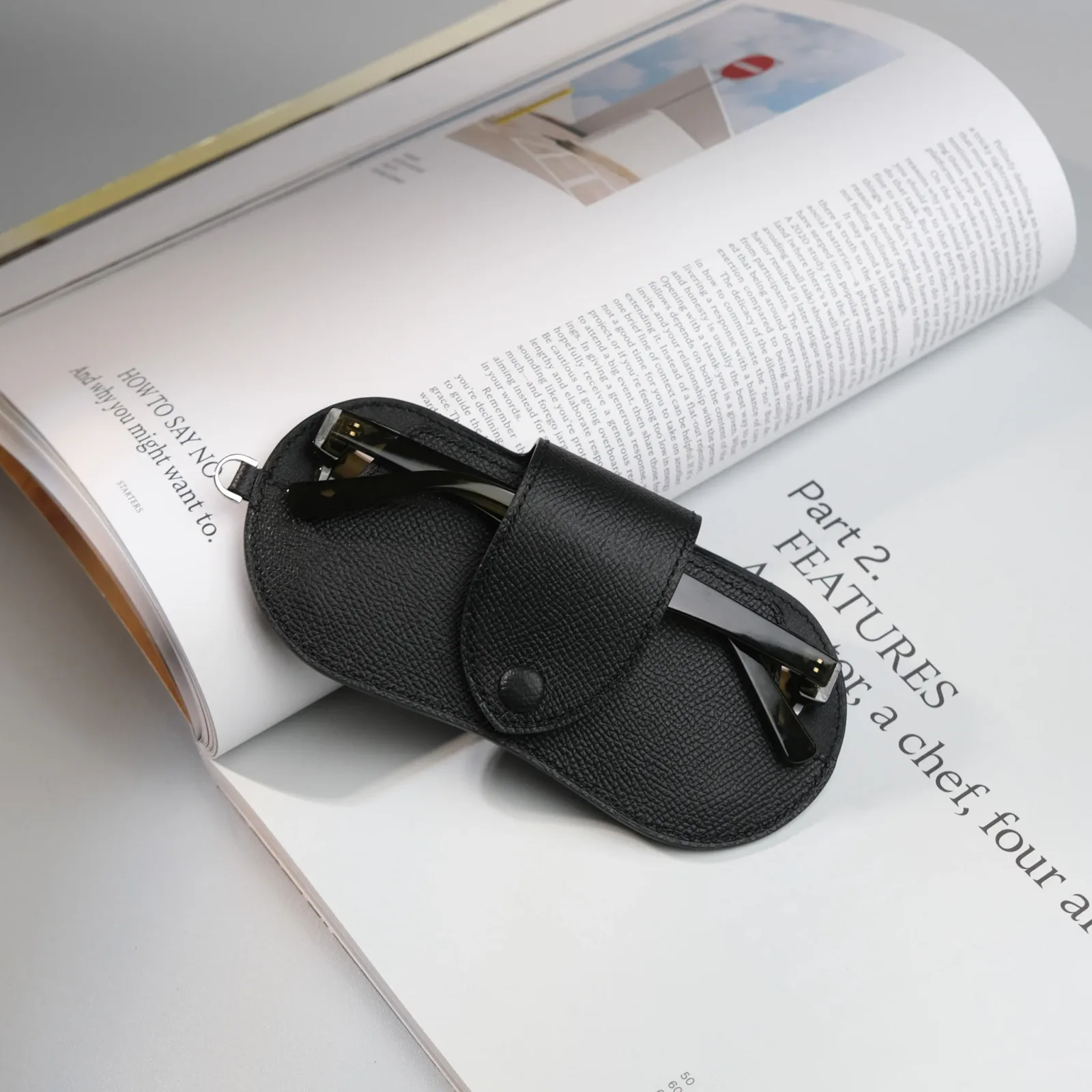 Ảnh Studio Bao Da Mắt Kính - KOI Leather