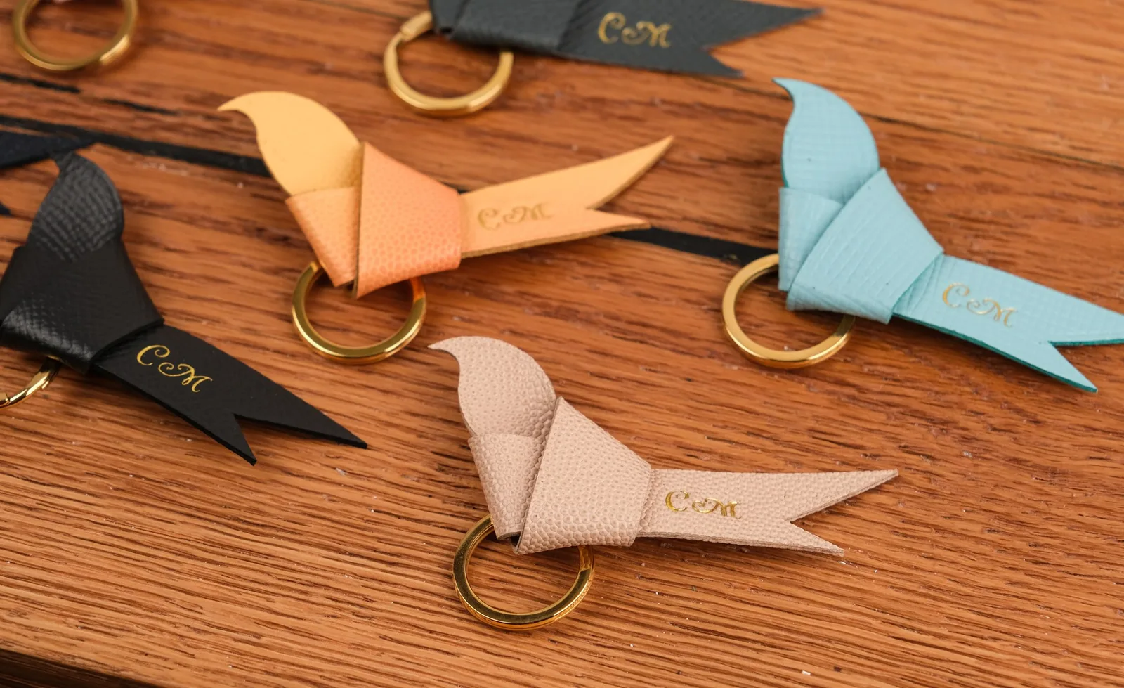 Ảnh Studio Móc khóa charm da Epsom tạo hình chim origami - Koi Leather