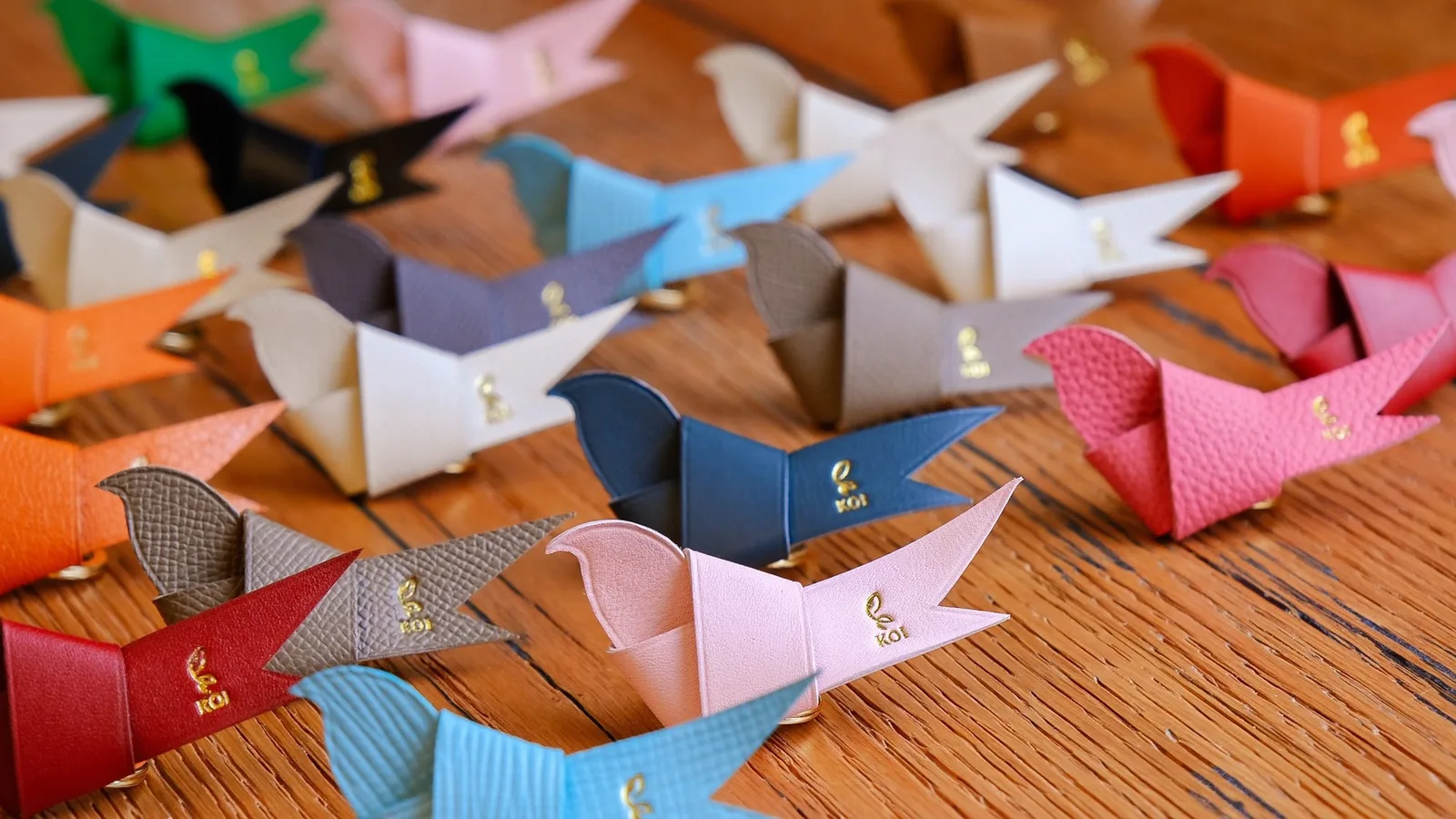 Ảnh Studio Móc khóa charm da Epsom tạo hình chim origami - Koi Leather