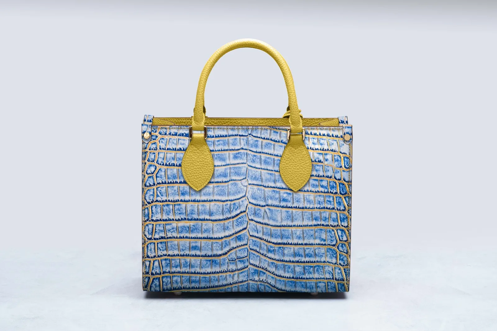 Ảnh Studio Túi Tote On the Go da cá sấu Art Croc - Koi Leather