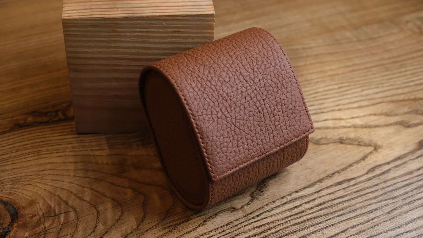 Ảnh Studio Hộp đựng đồng hồ da Togo màu Gold lót da nubuck - Koi Leather