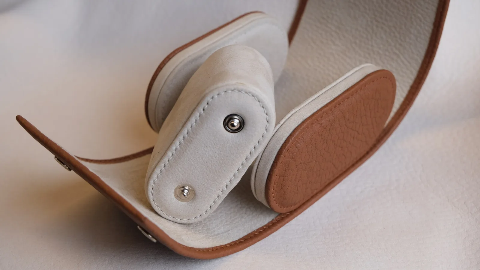 Ảnh Studio Hộp đựng đồng hồ da Togo màu Gold lót da nubuck - Koi Leather