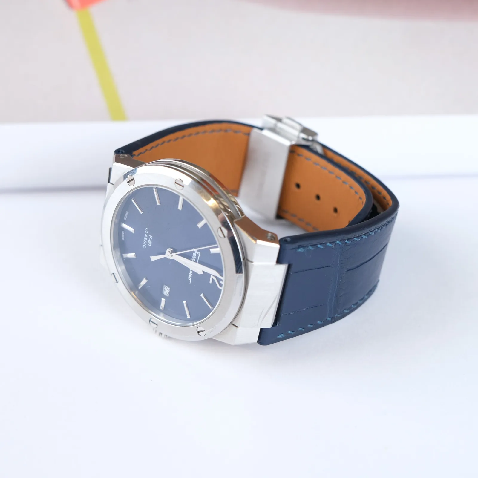 Ảnh Studio Dây da đồng hồ cá sấu màu xanh navy cho Salvatore Ferragamo - Koi Leather