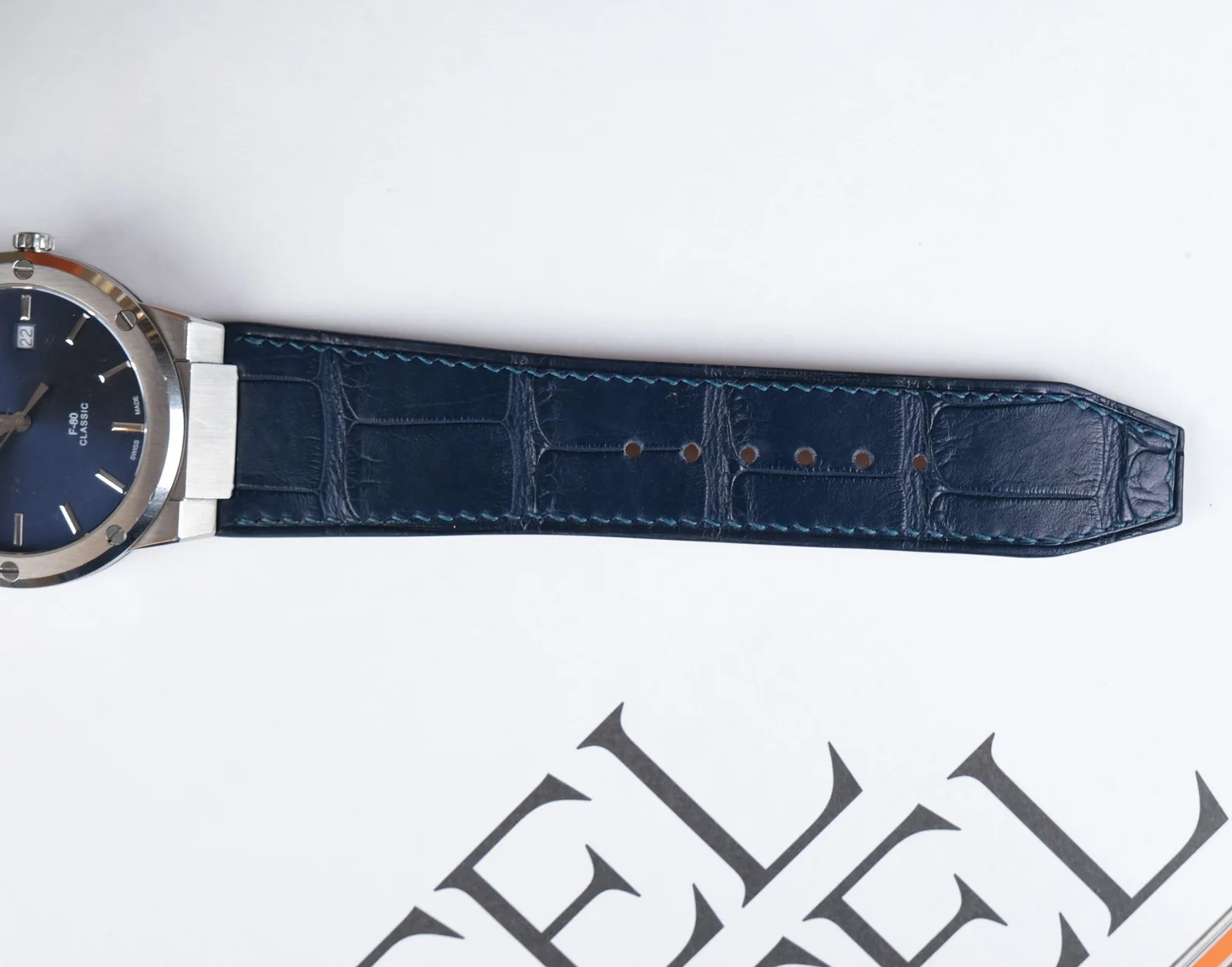 Ảnh Studio Dây da đồng hồ cá sấu màu xanh navy cho Salvatore Ferragamo - Koi Leather